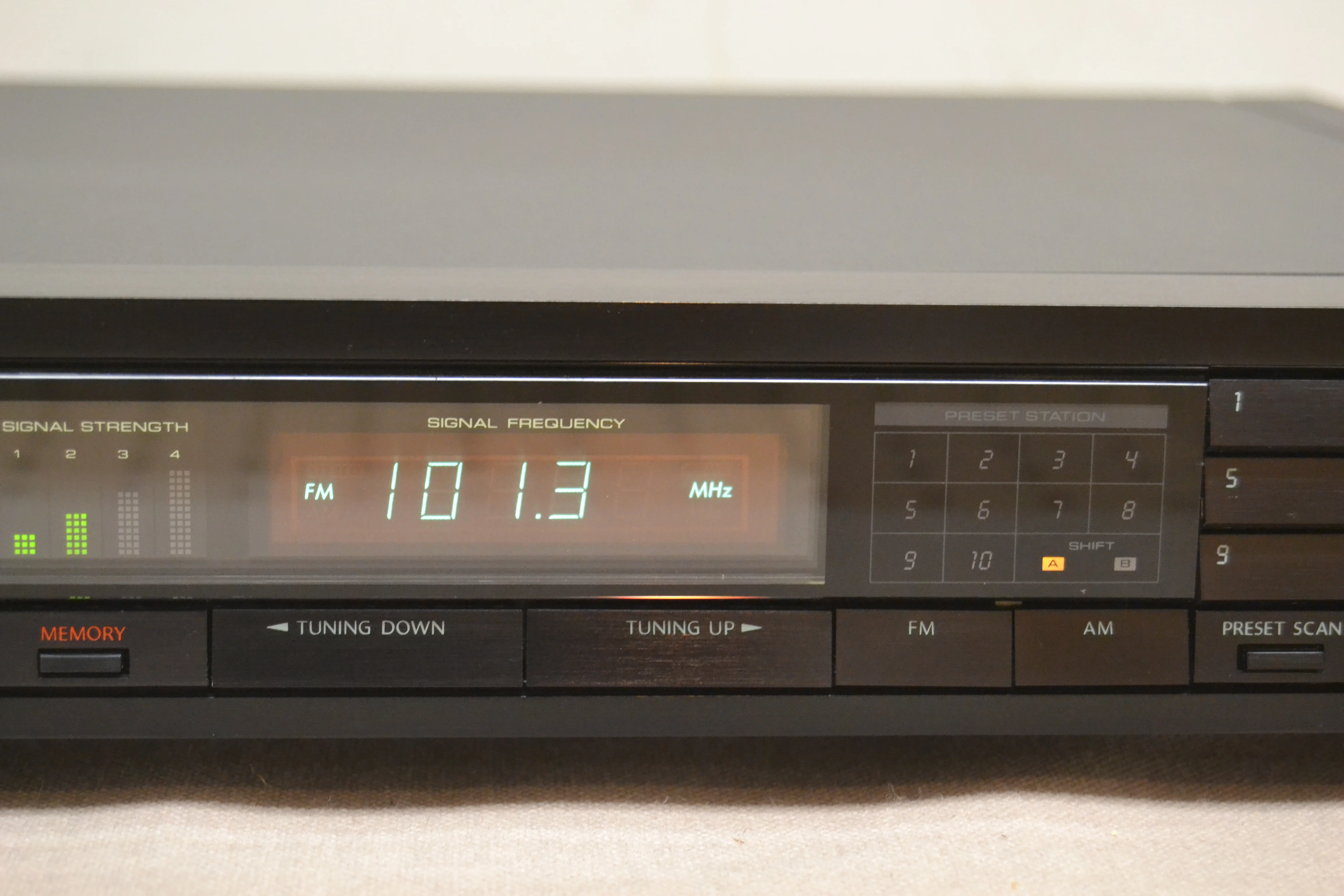 Onkyo T-4150 Synthesized FM Stereo / AM Tuner (1987-89) - Image 4