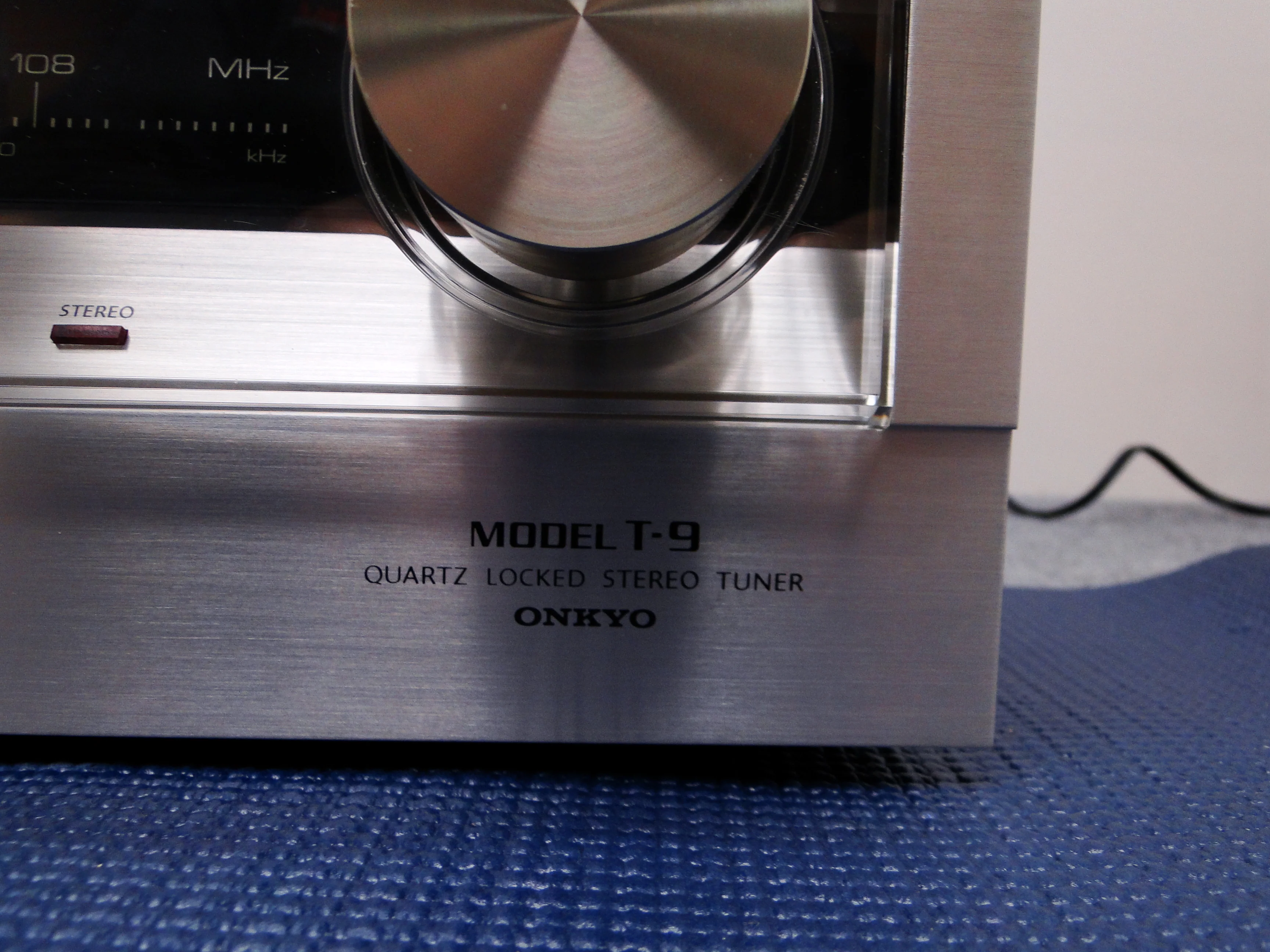 Onkyo T9 Stereo Tuner - Image 5