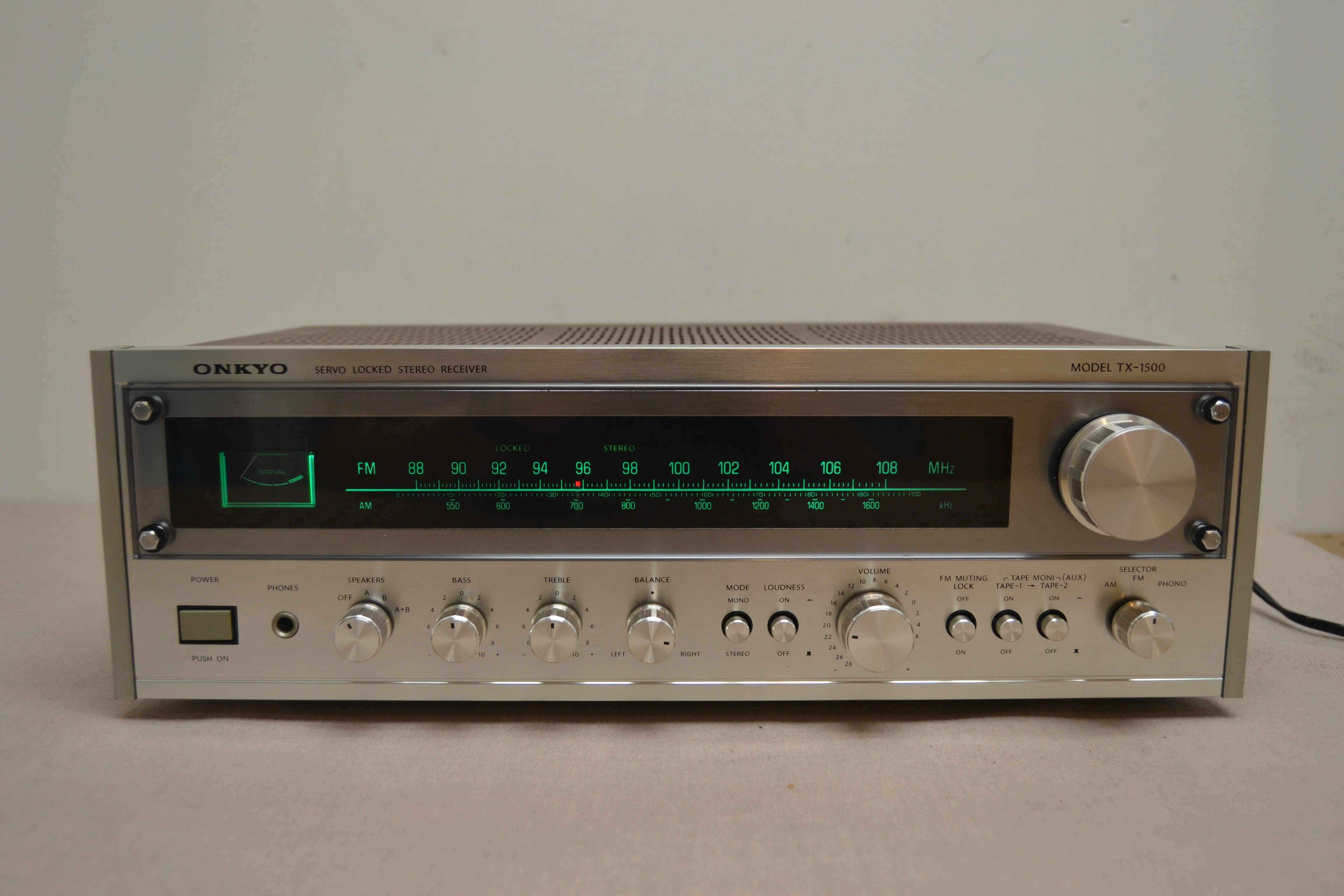 Onkyo TX-1500 Stereo Receiver *  15W RMS * 1979