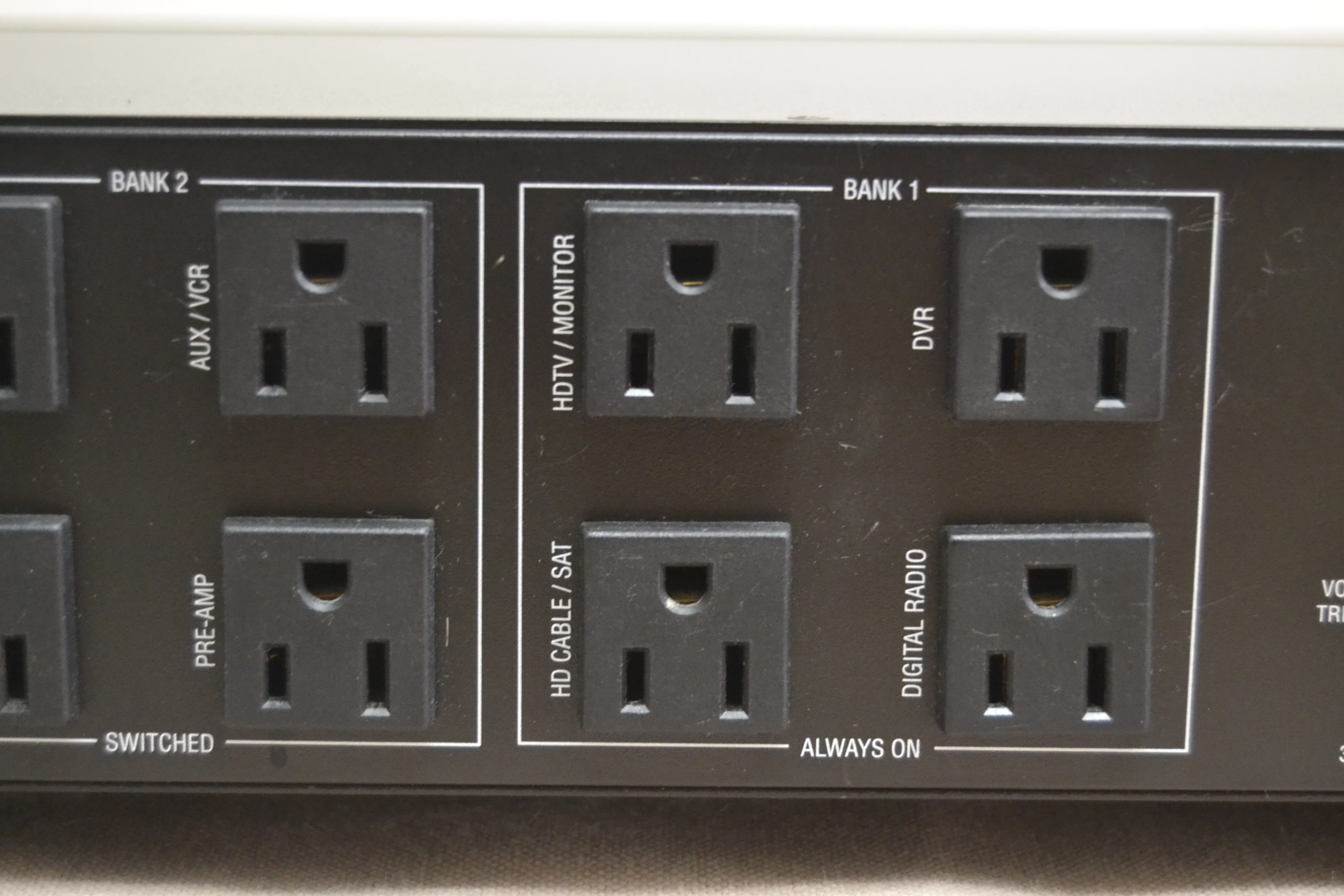 Panamax MAX® 5100-EX Power line conditioner and surge protector - Image 13