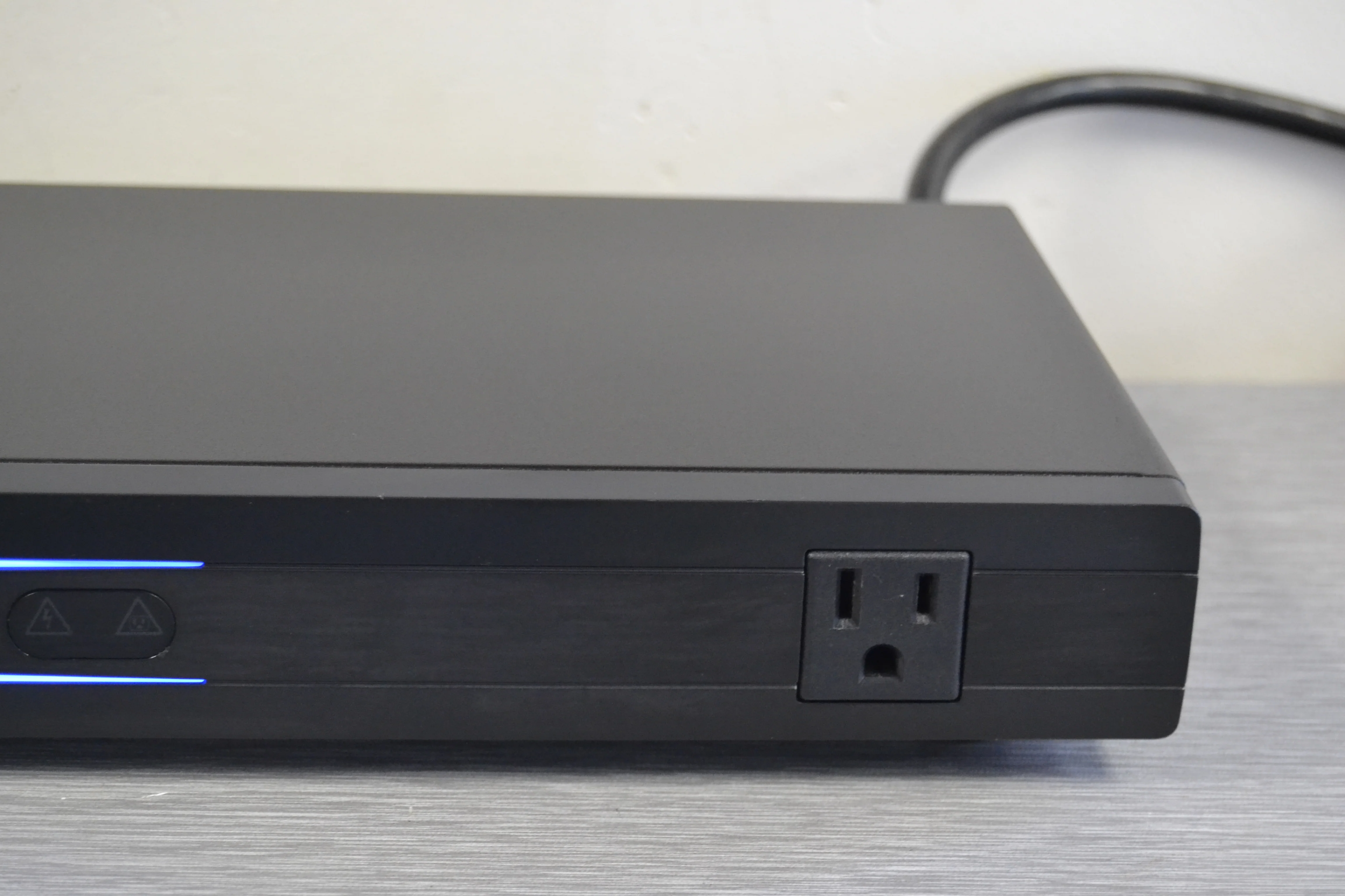 Panamax MR4000 8-Outlet Home Theater Power Conditioner Noise Filtration - Image 4