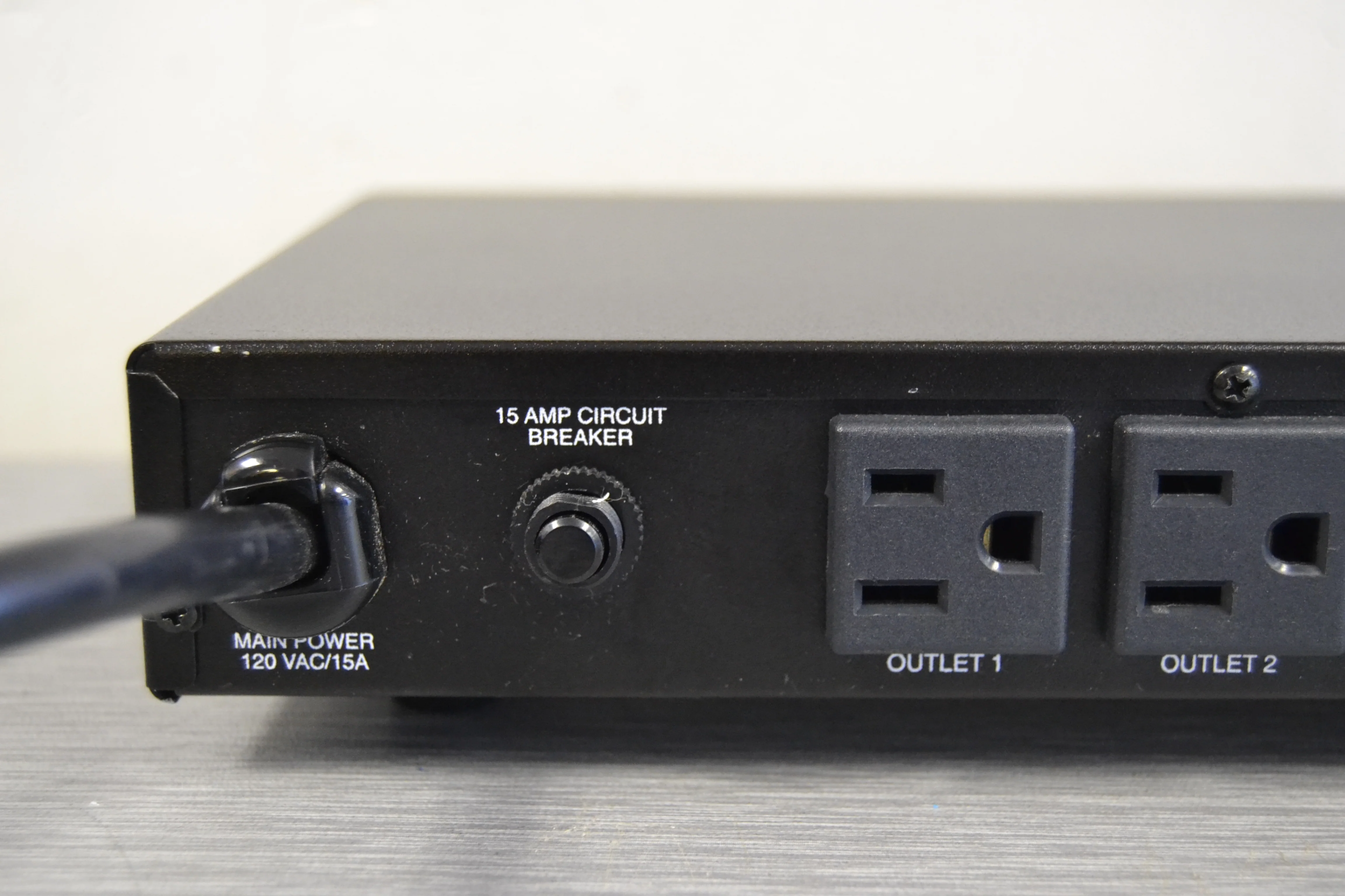 Panamax MR4000 8-Outlet Home Theater Power Conditioner Noise Filtration - Image 9