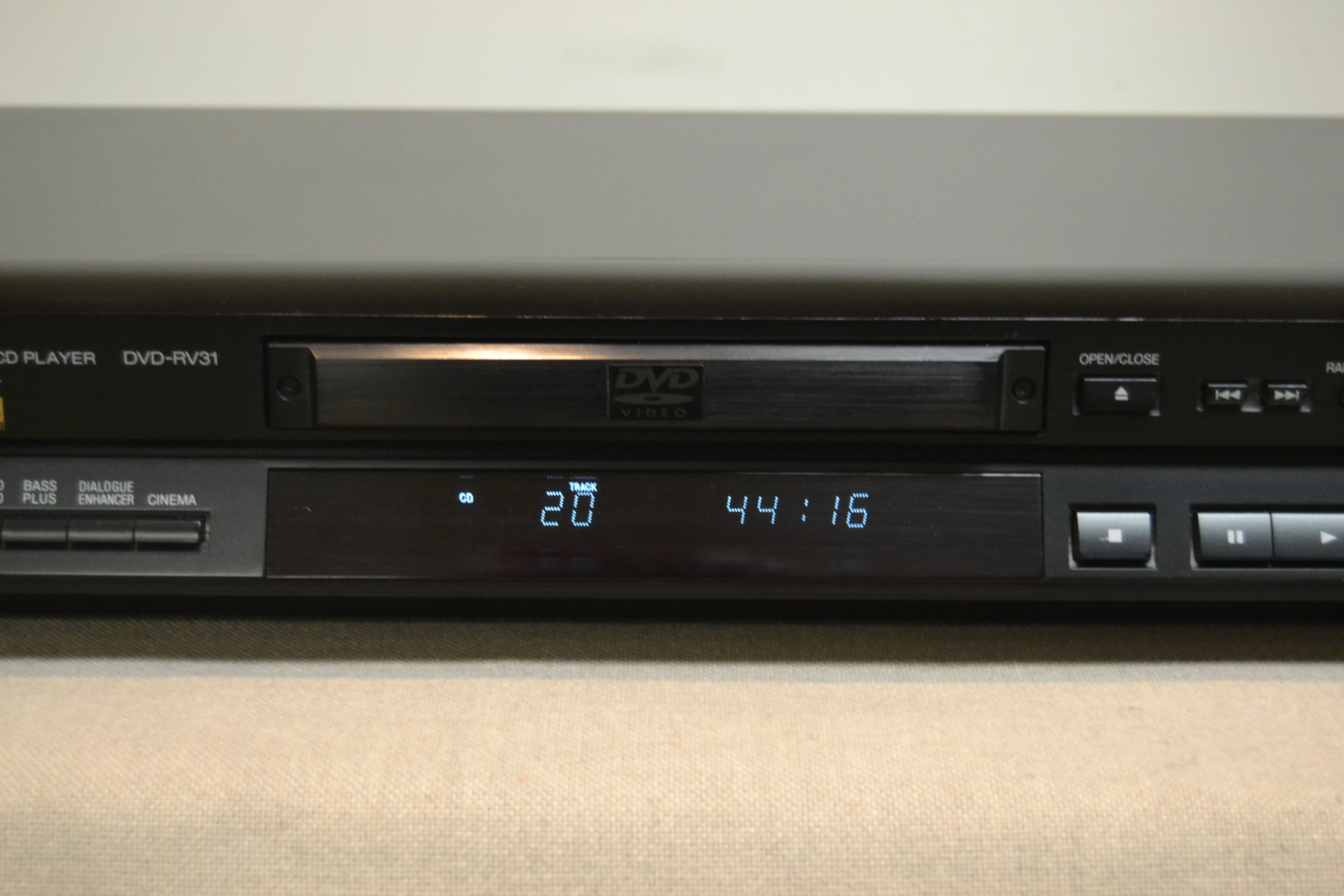 Panasonic DVD-D31 CD/DVD Single Player - Image 4