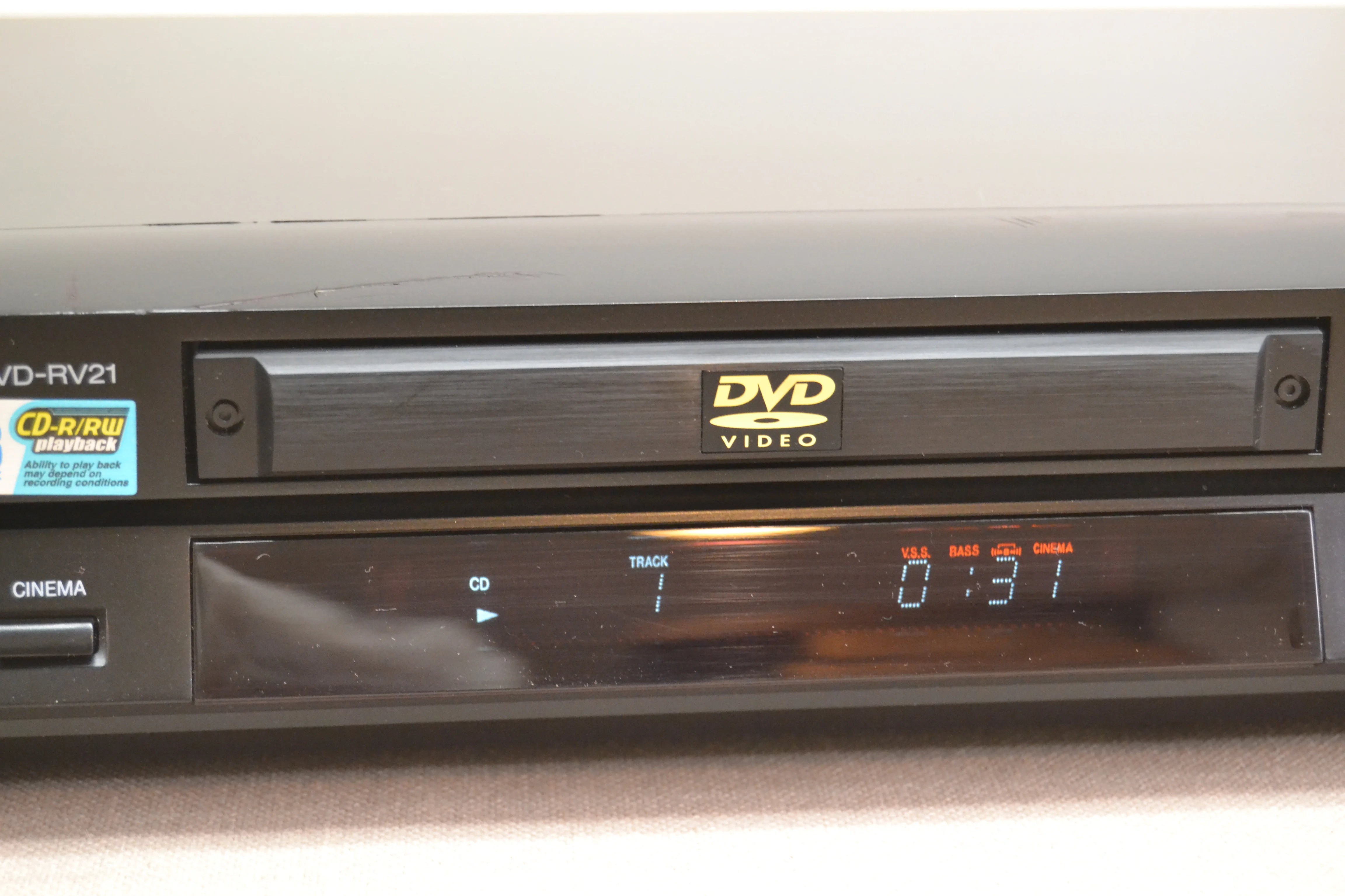 Panasonic DVD-RV21 CD/DVD Player * Remote Control - Image 3