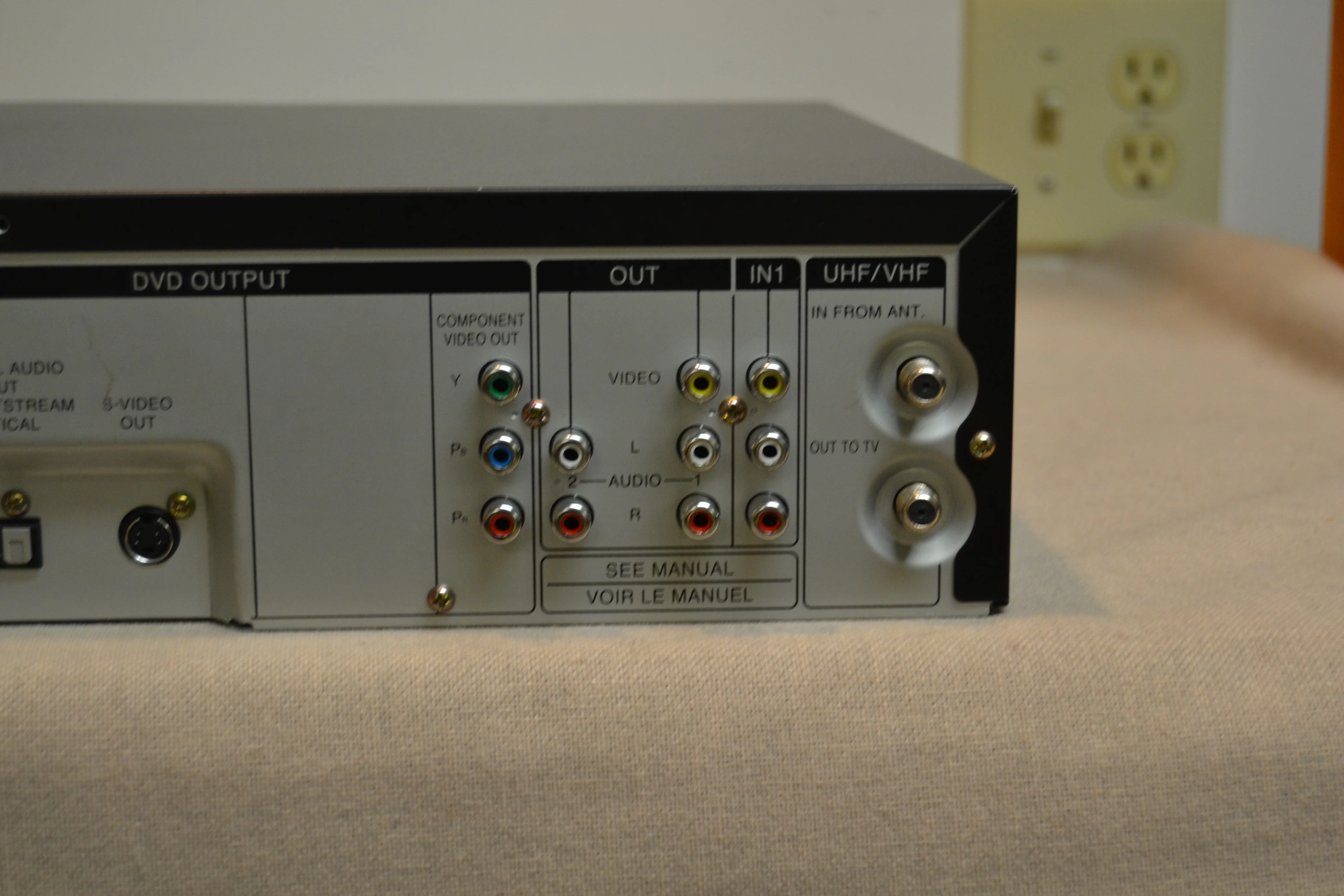 Panasonic PV-D4743 VHS/DVD Combo Player - Image 11