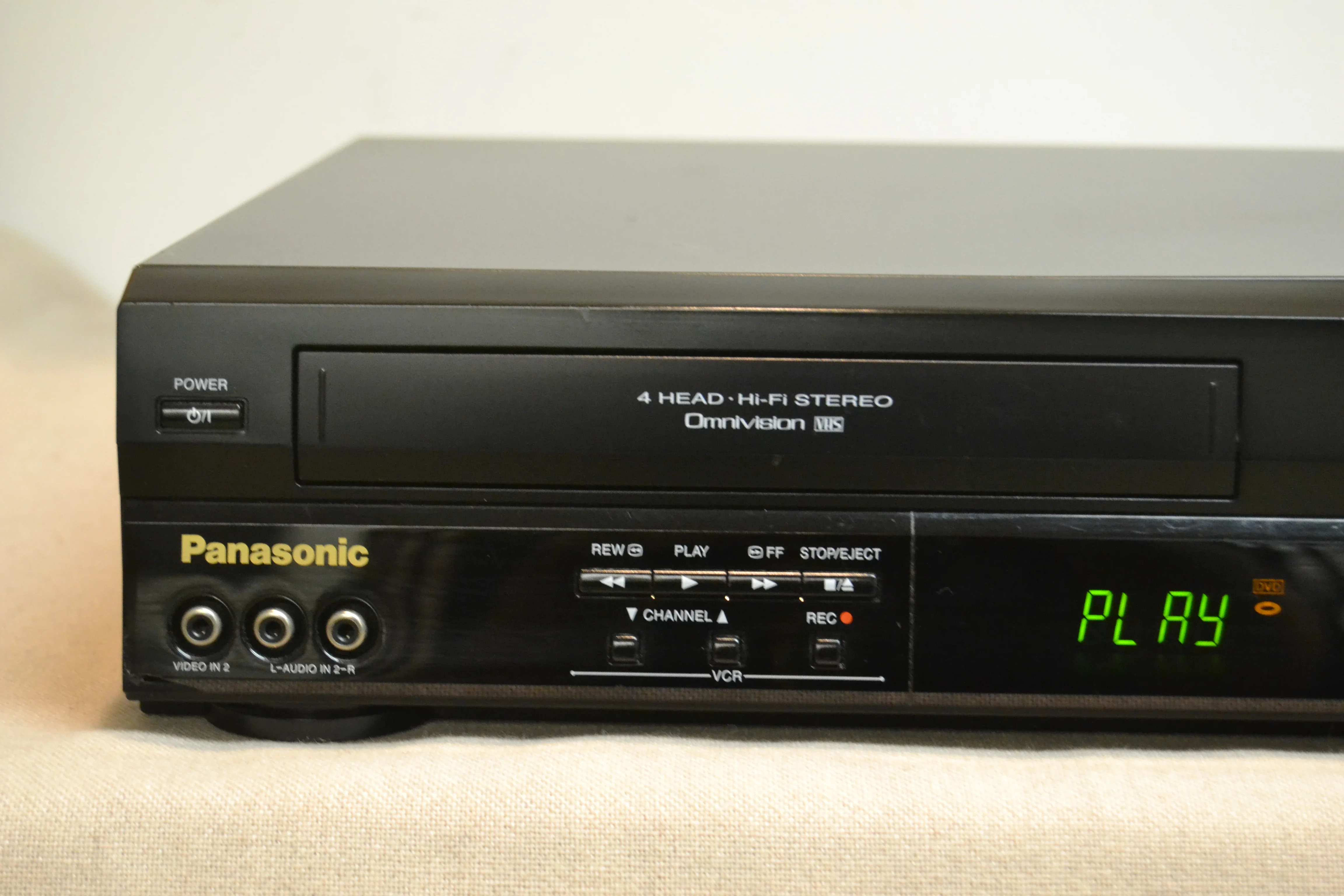 Panasonic PV-D4743 VHS/DVD Combo Player - Image 3