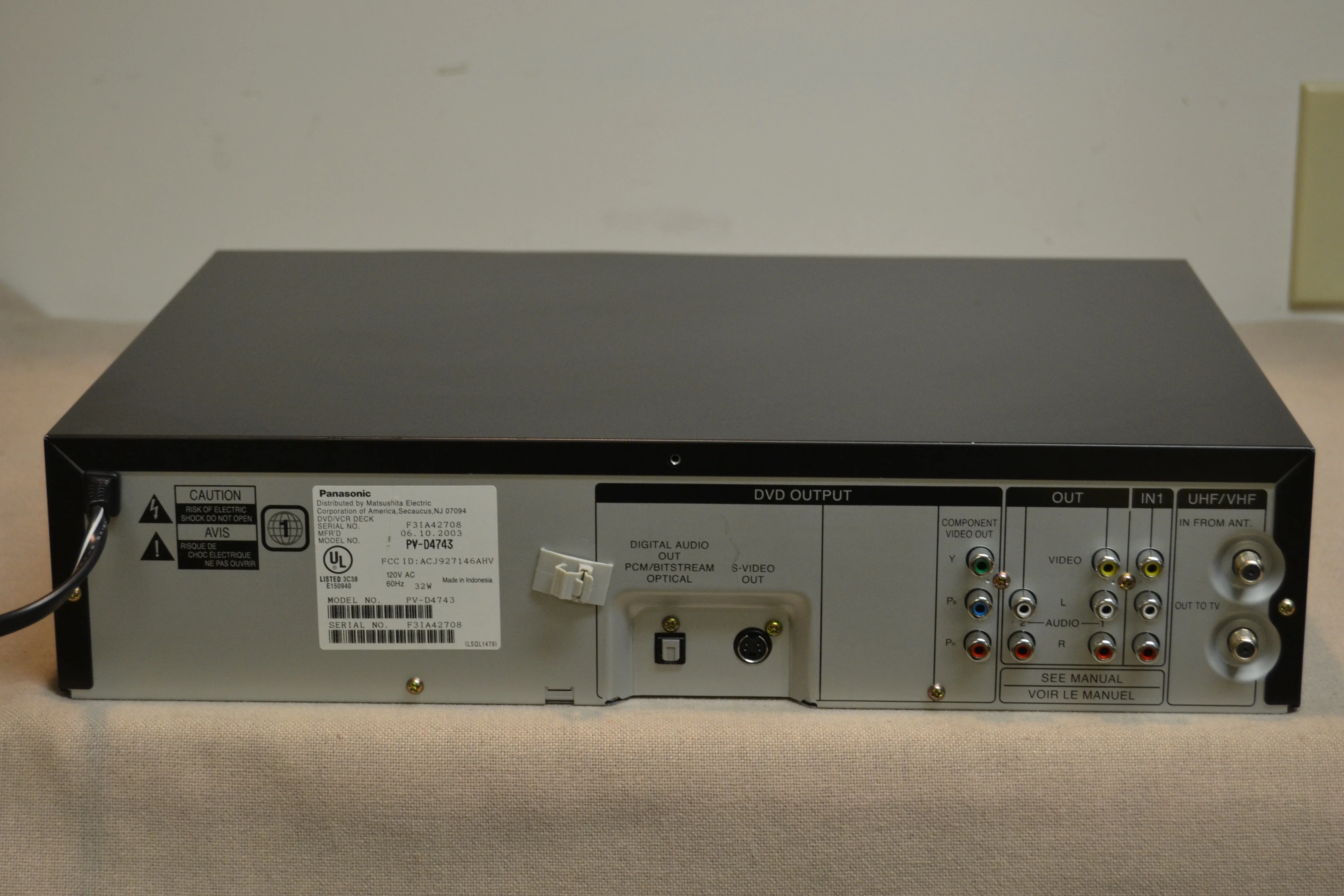 Panasonic PV-D4743 VHS/DVD Combo Player - Image 8