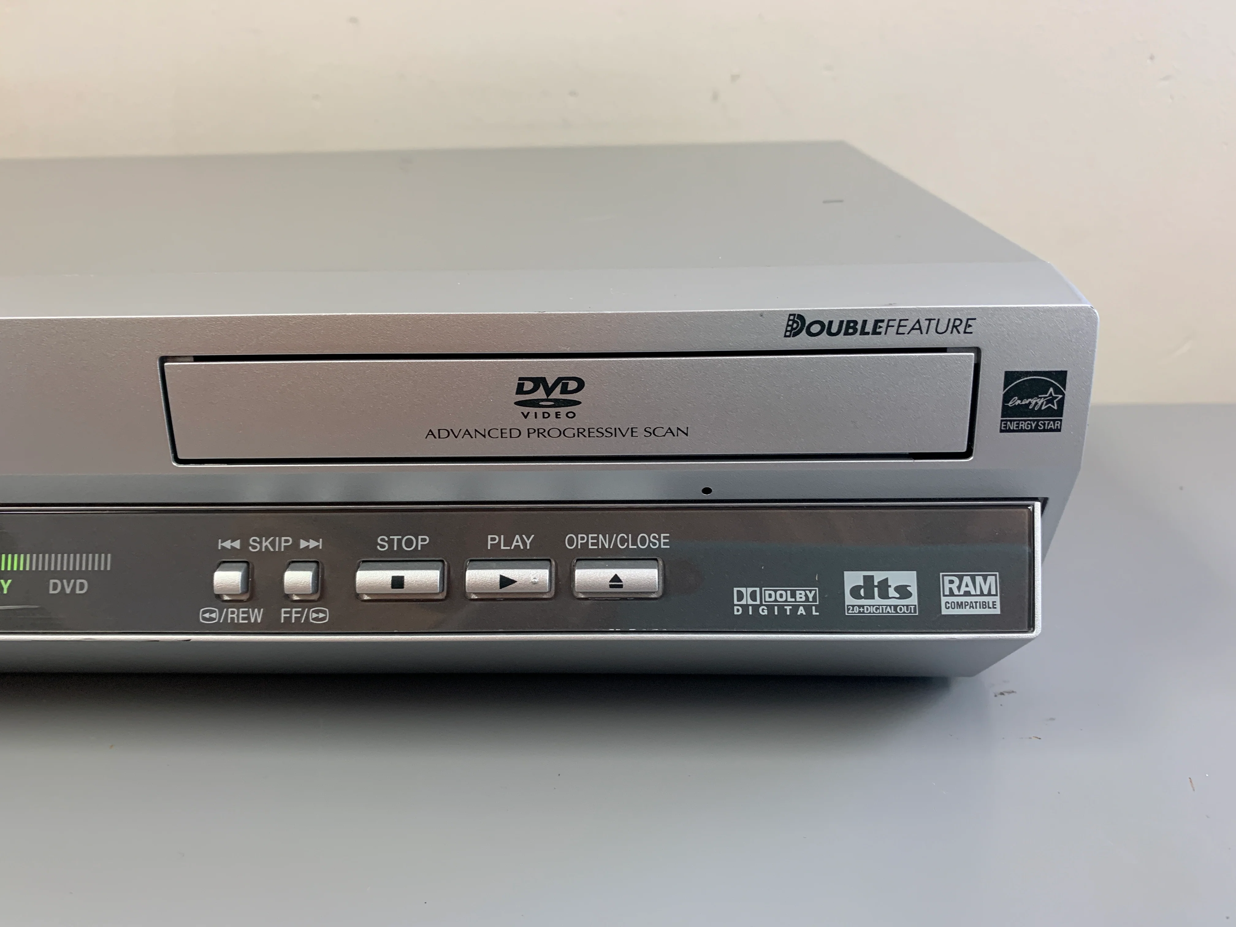 Panasonic PV-D4743S DVD/VCR Player - Image 4