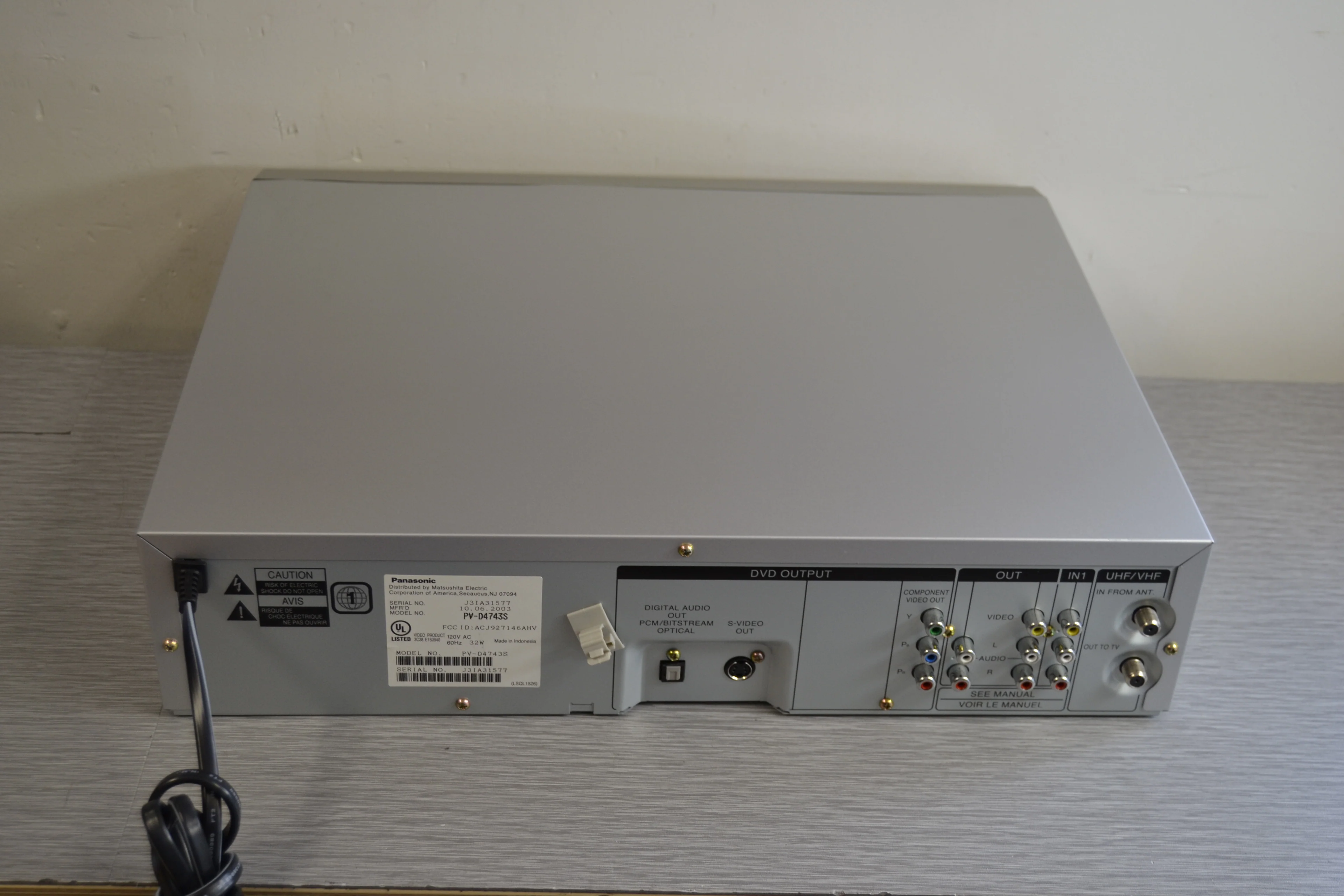 Panasonic PV-D4743S VHS/DVD Combo Player * Remote Control - Image 8