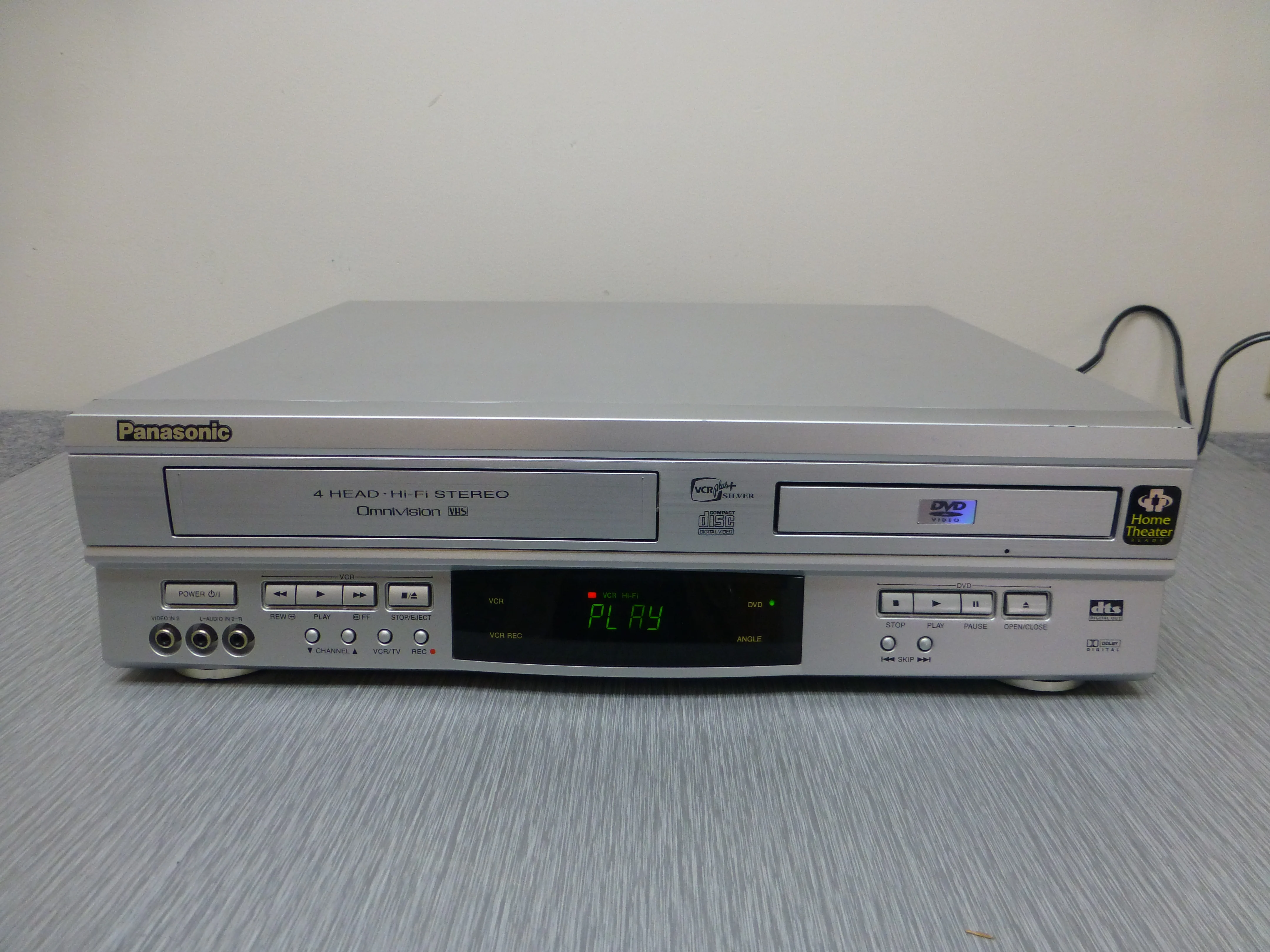 Panasonic PV-D4761 DVD/VHS Combo Player