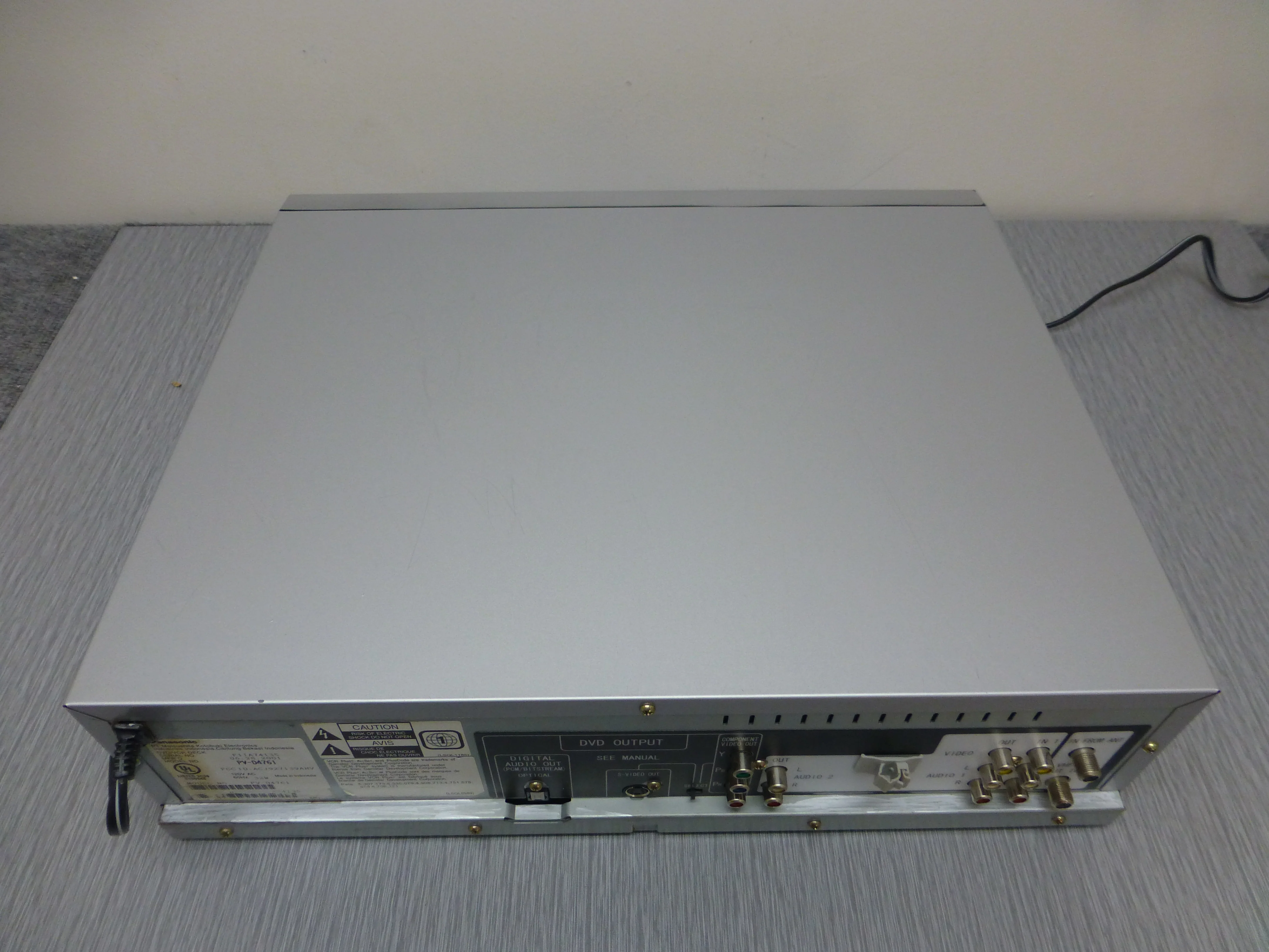 Panasonic PV-D4761 DVD/VHS Combo Player - Image 10