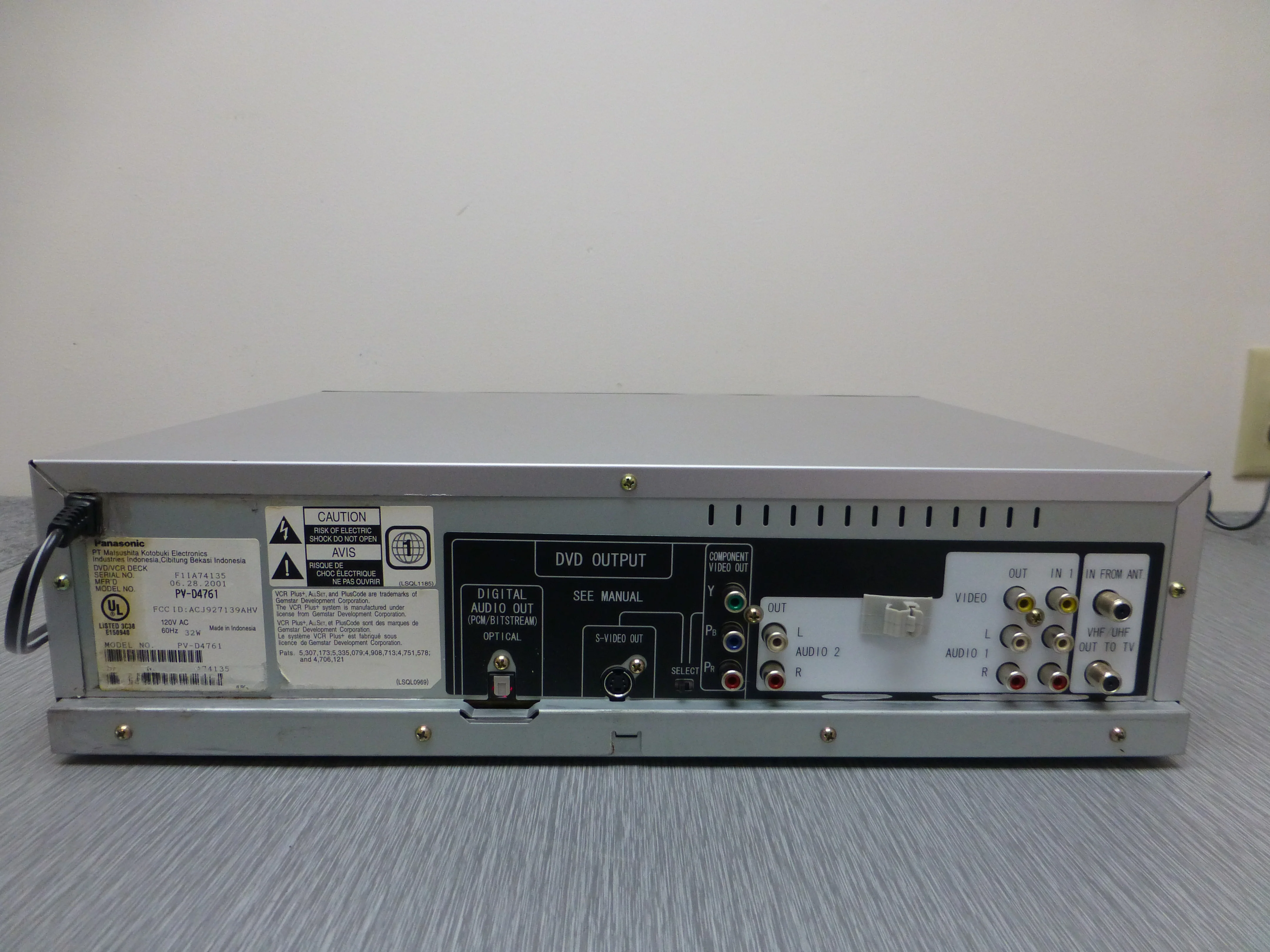 Panasonic PV-D4761 DVD/VHS Combo Player - Image 6