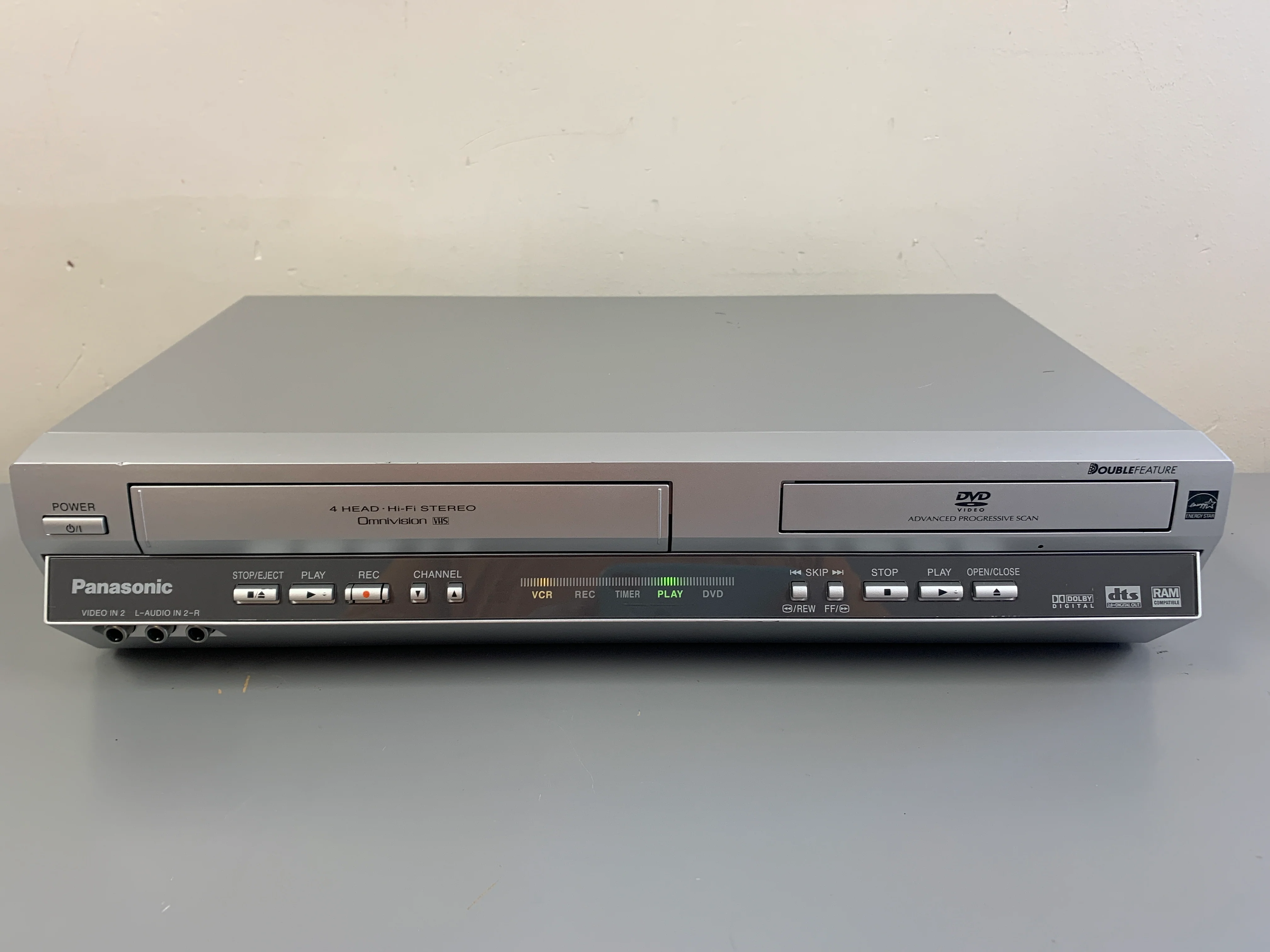 Panasonic PV-V4745S VCR and DVD Player