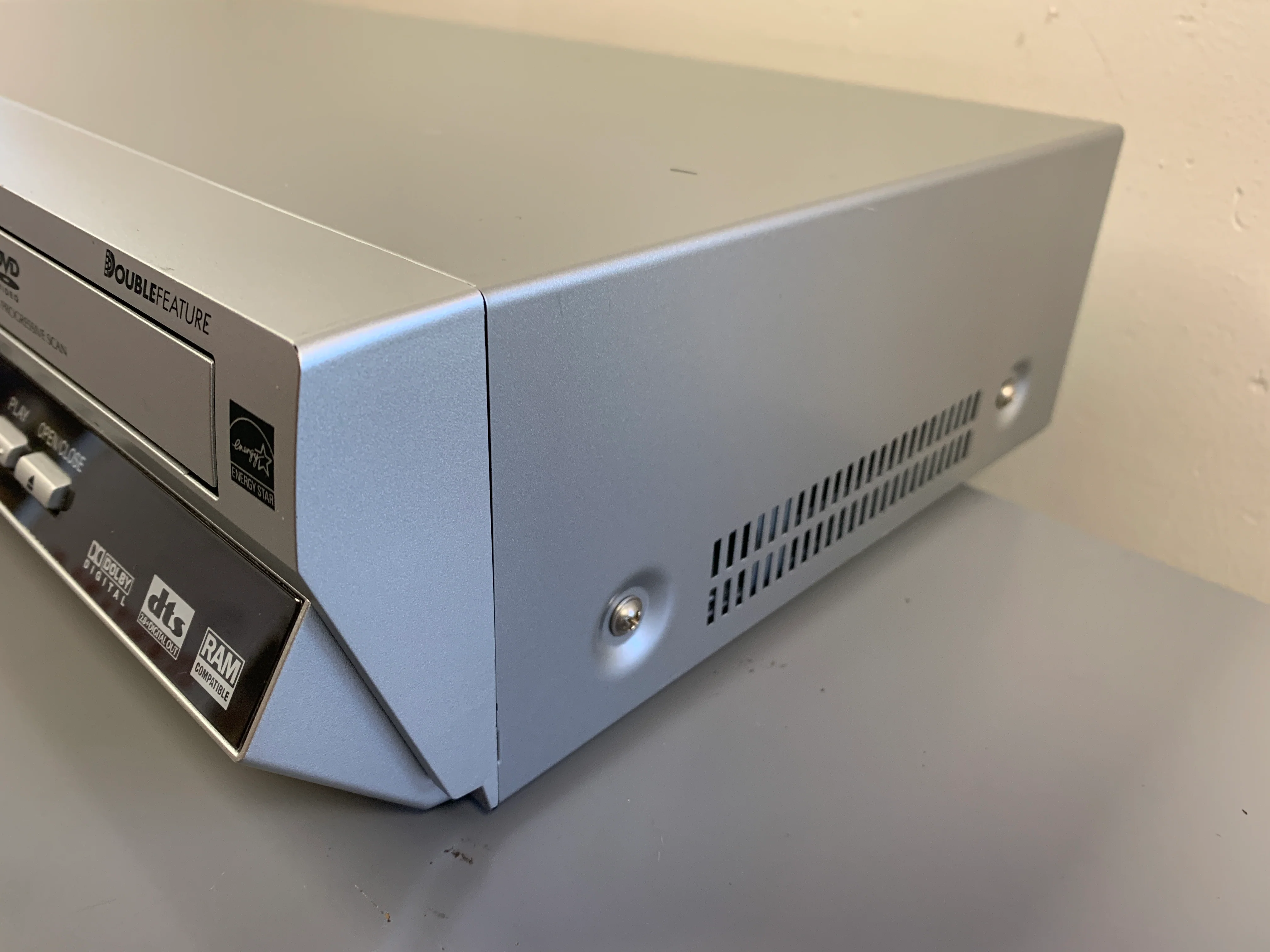 Panasonic PV-V4745S VCR and DVD Player - Image 7