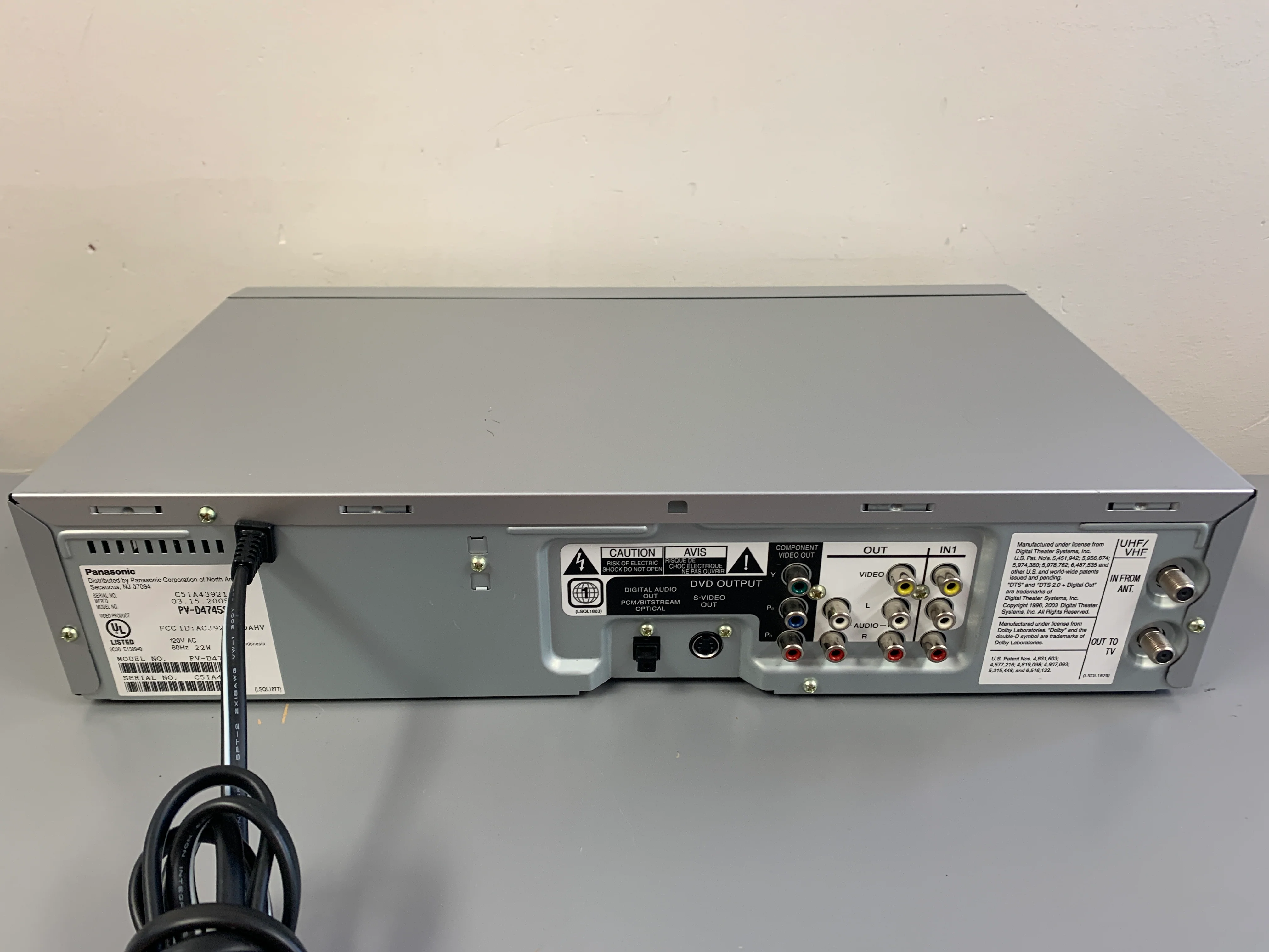 Panasonic PV-V4745S VCR and DVD Player - Image 8