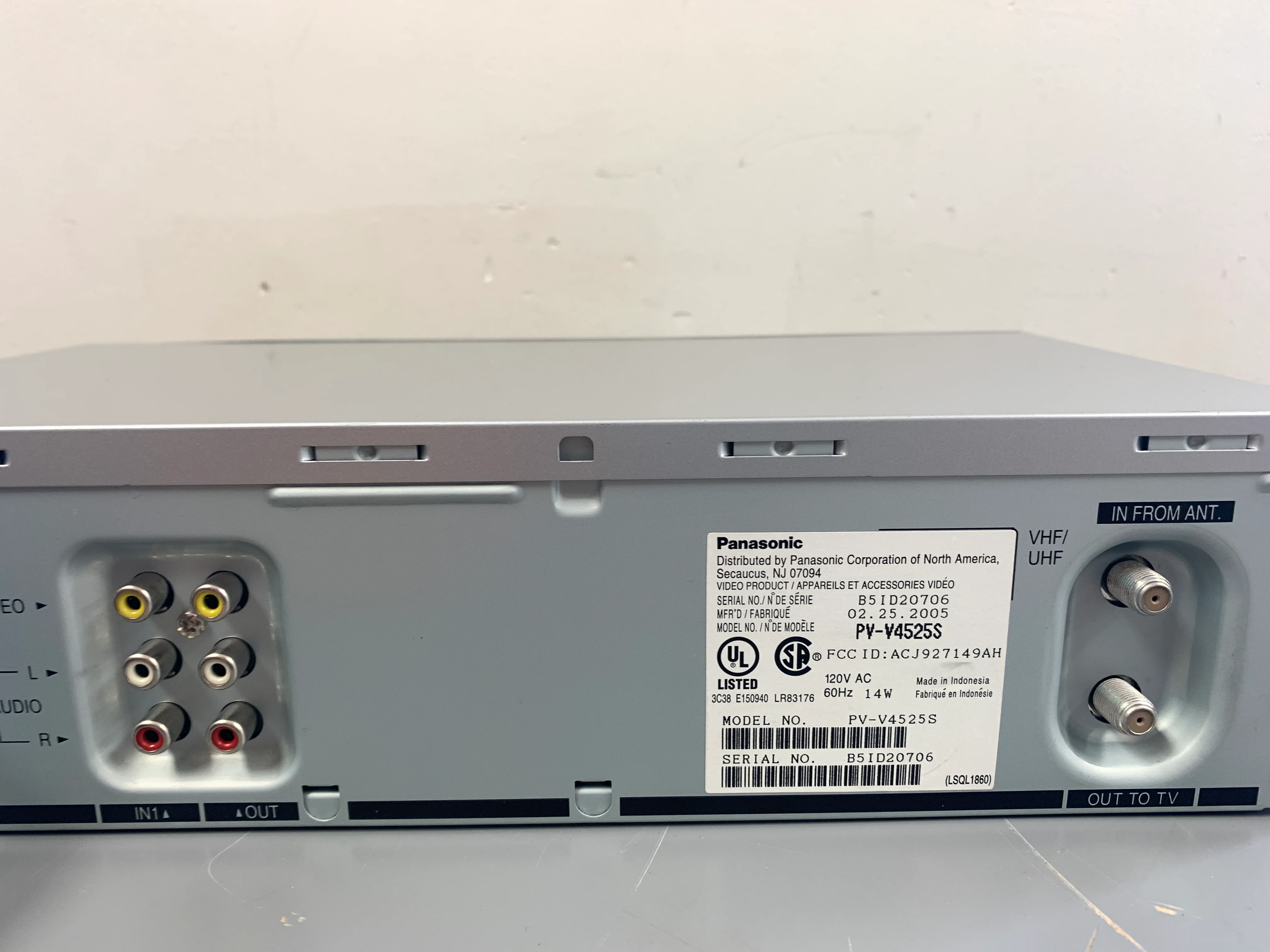 Panasonic PV-V4525S Video Cassette Recorder - Image 3