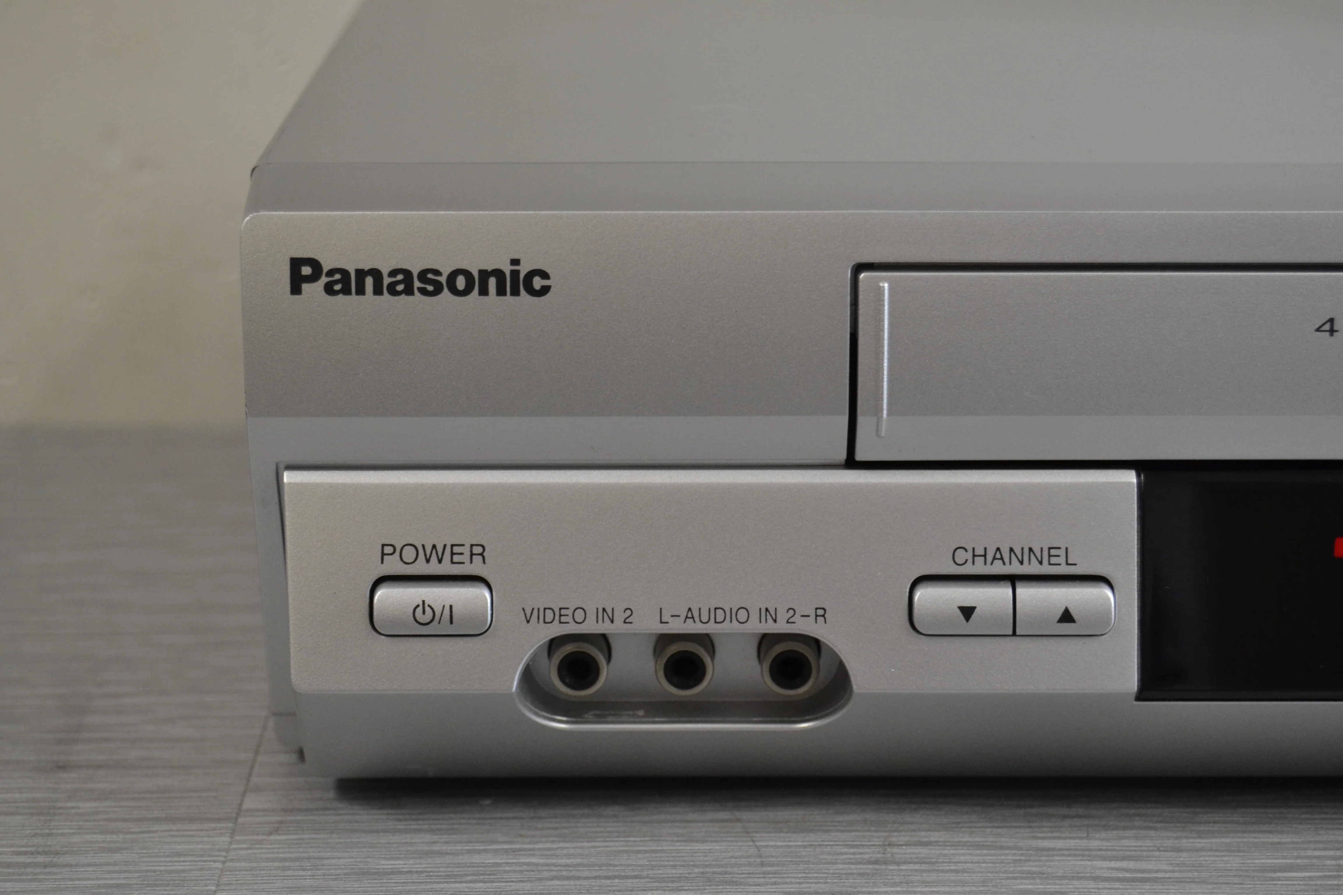 Panasonic PV-V4525S Video Cassette Recorder Hi-Fi - Image 2