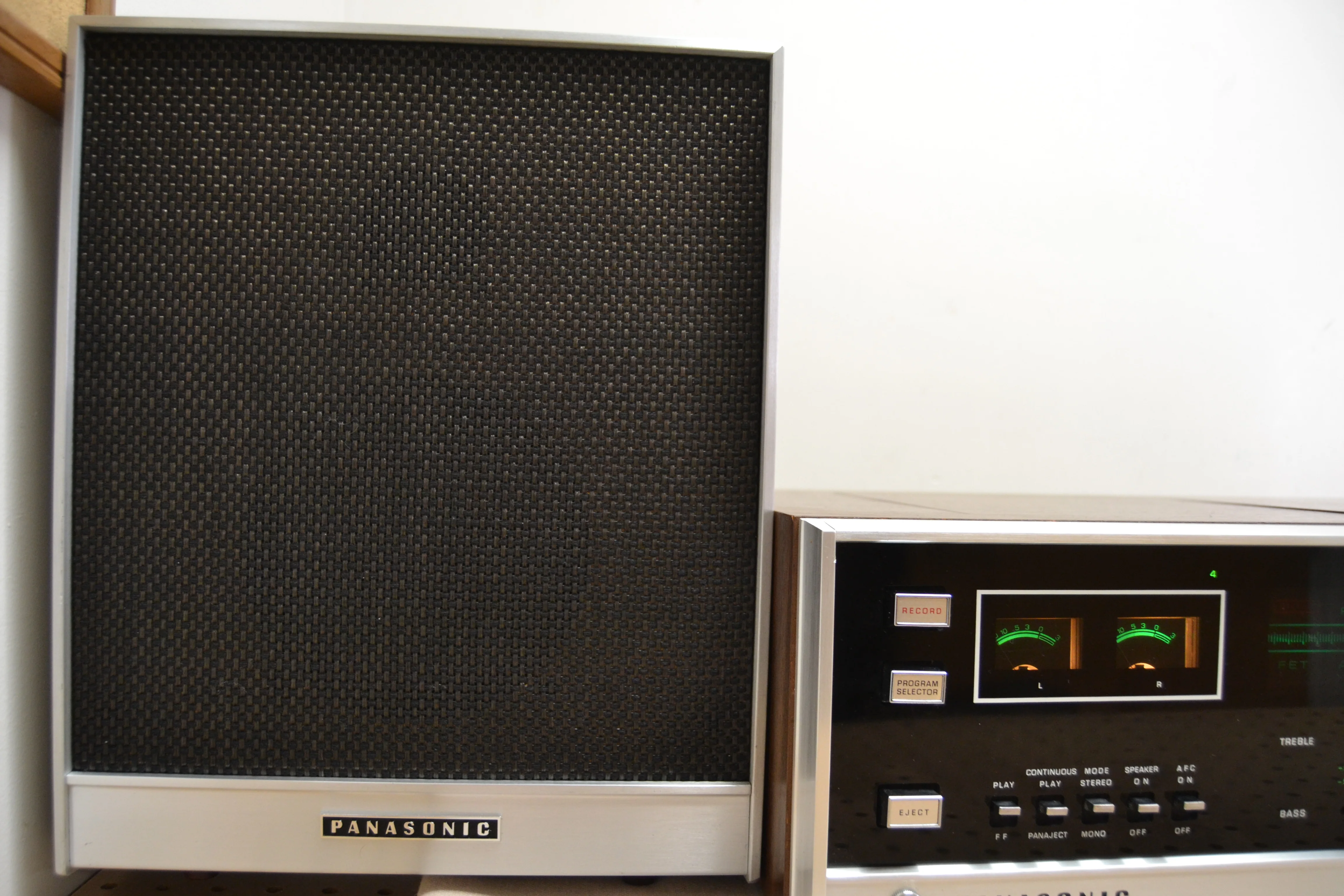 Panasonic RS-820S * 1970 Stereo Receiver with 8 Track Player and Speakers - Image 9