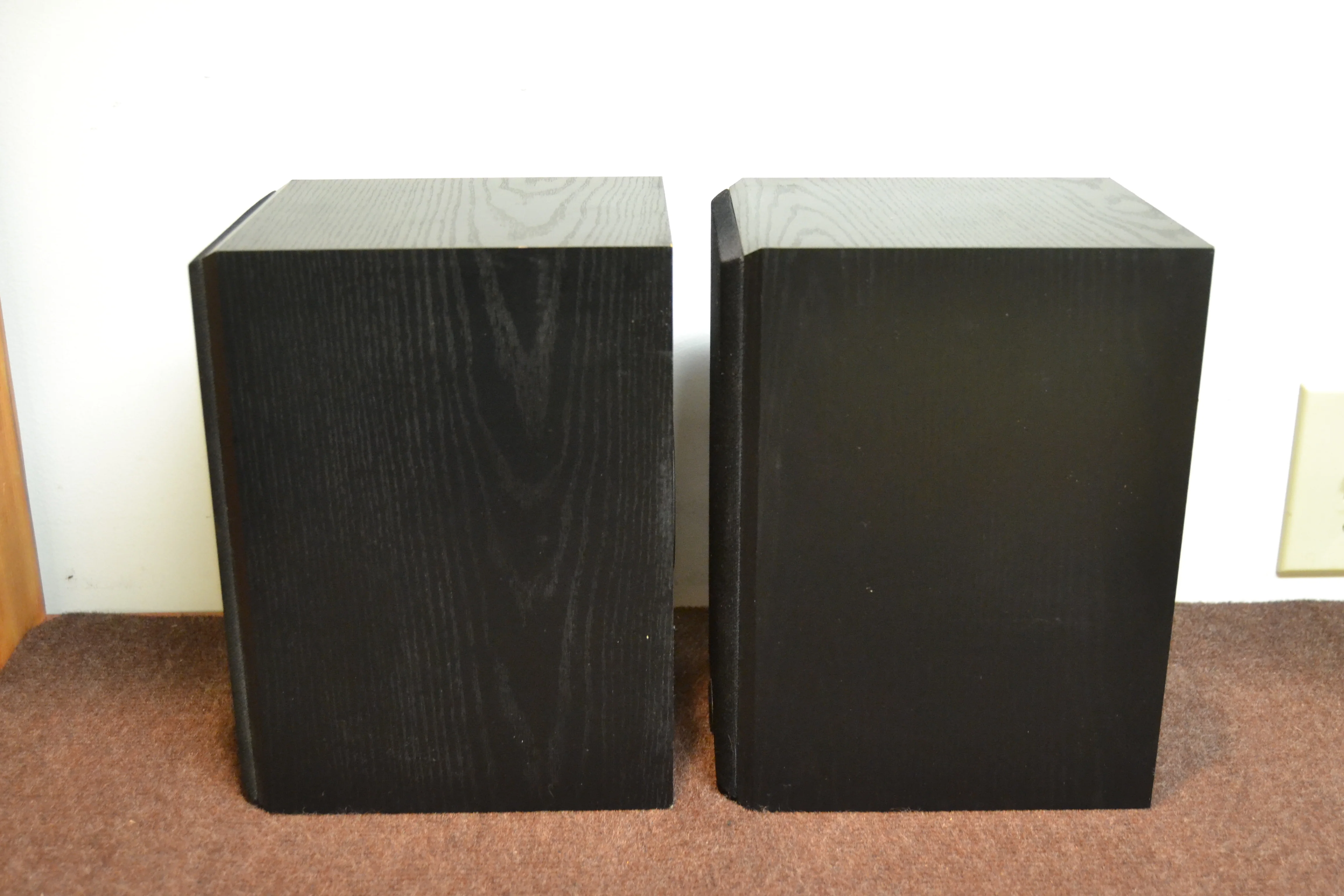 Paradigm Titan V1 Bookshelf Speakers - Image 4