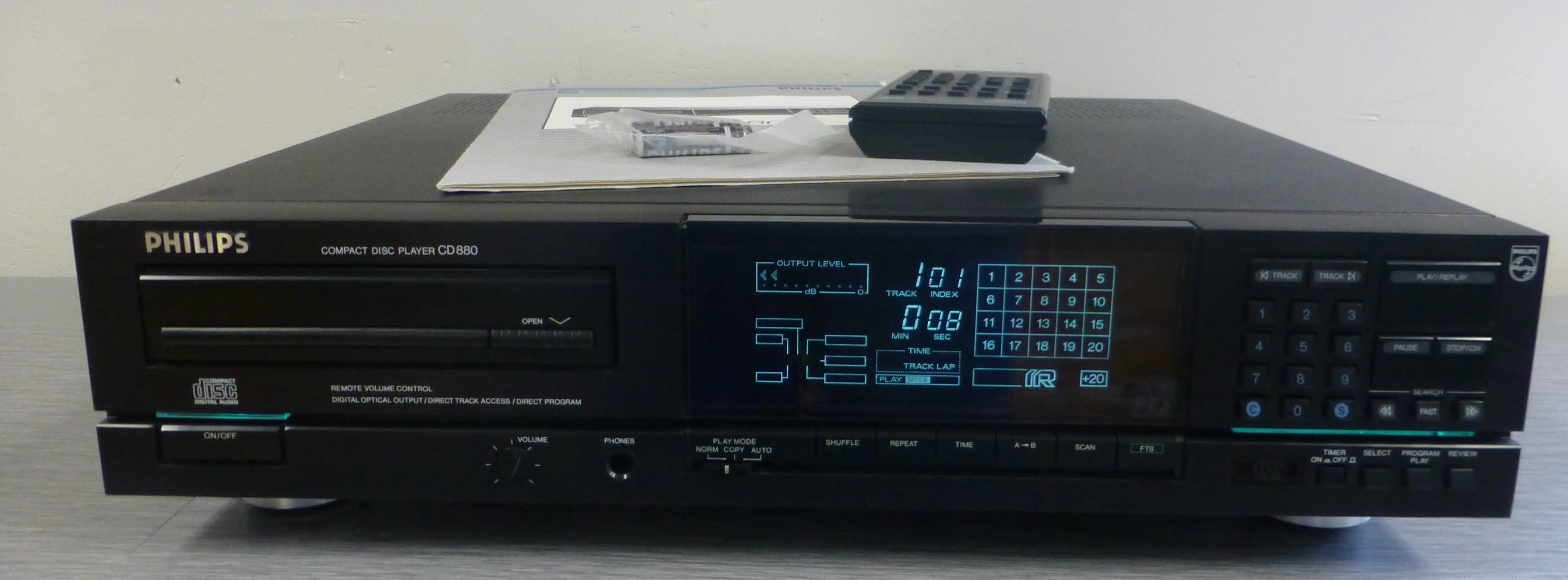 Philips CD-880 Single CD Player * Remote Control * Manual
