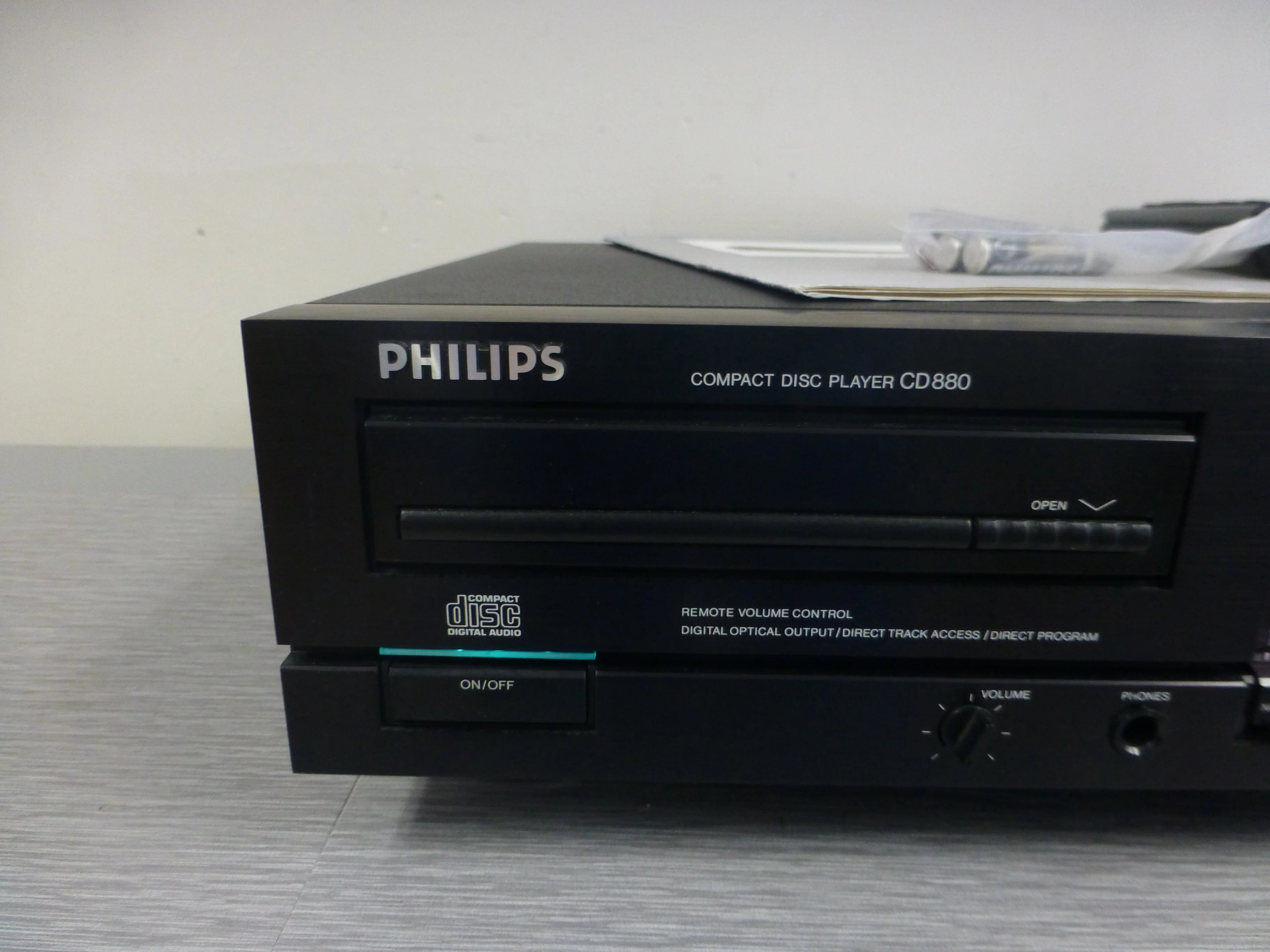 Philips CD-880 Single CD Player * Remote Control * Manual - Image 2