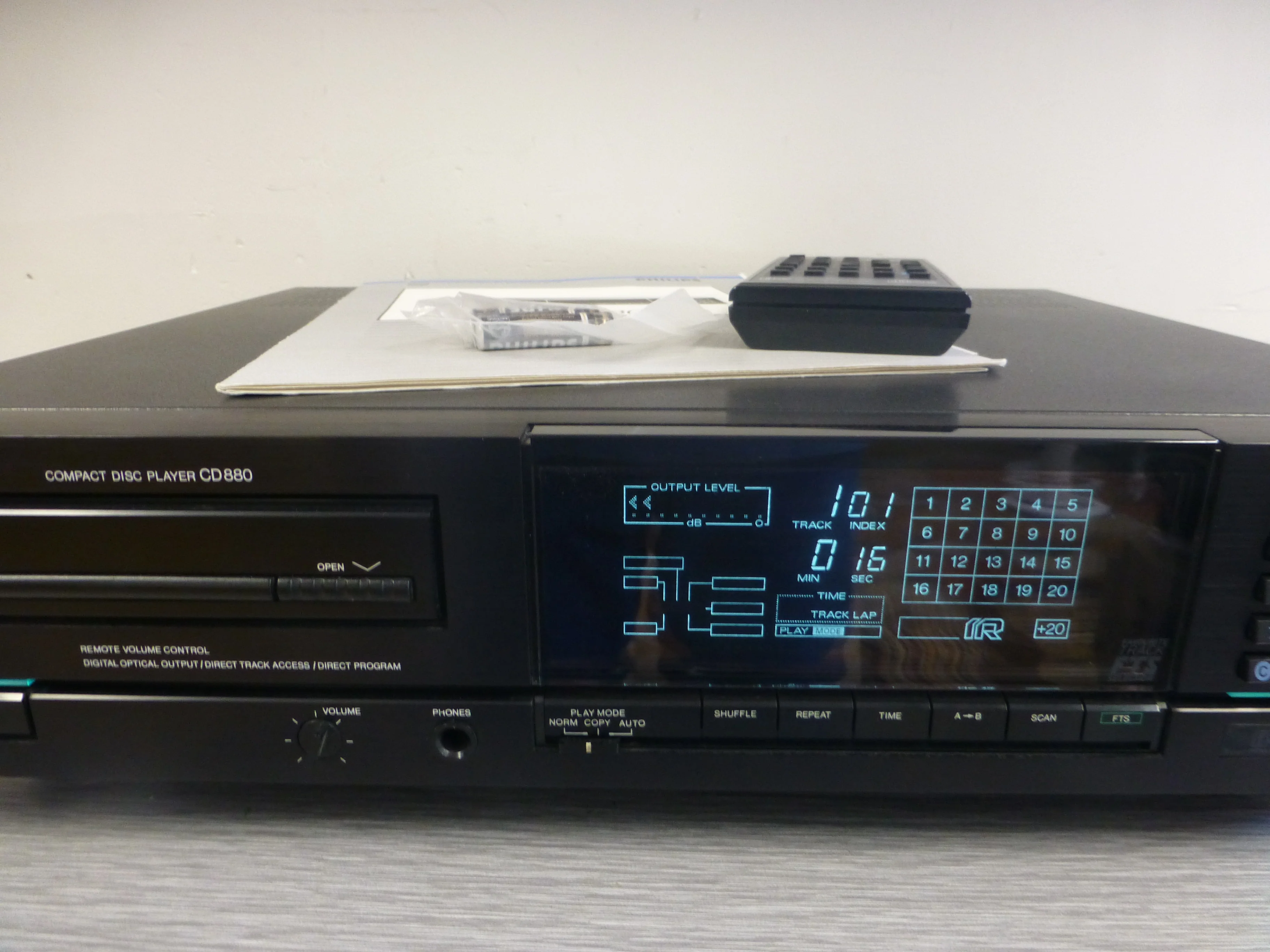 Philips CD-880 Single CD Player * Remote Control * Manual - Image 3