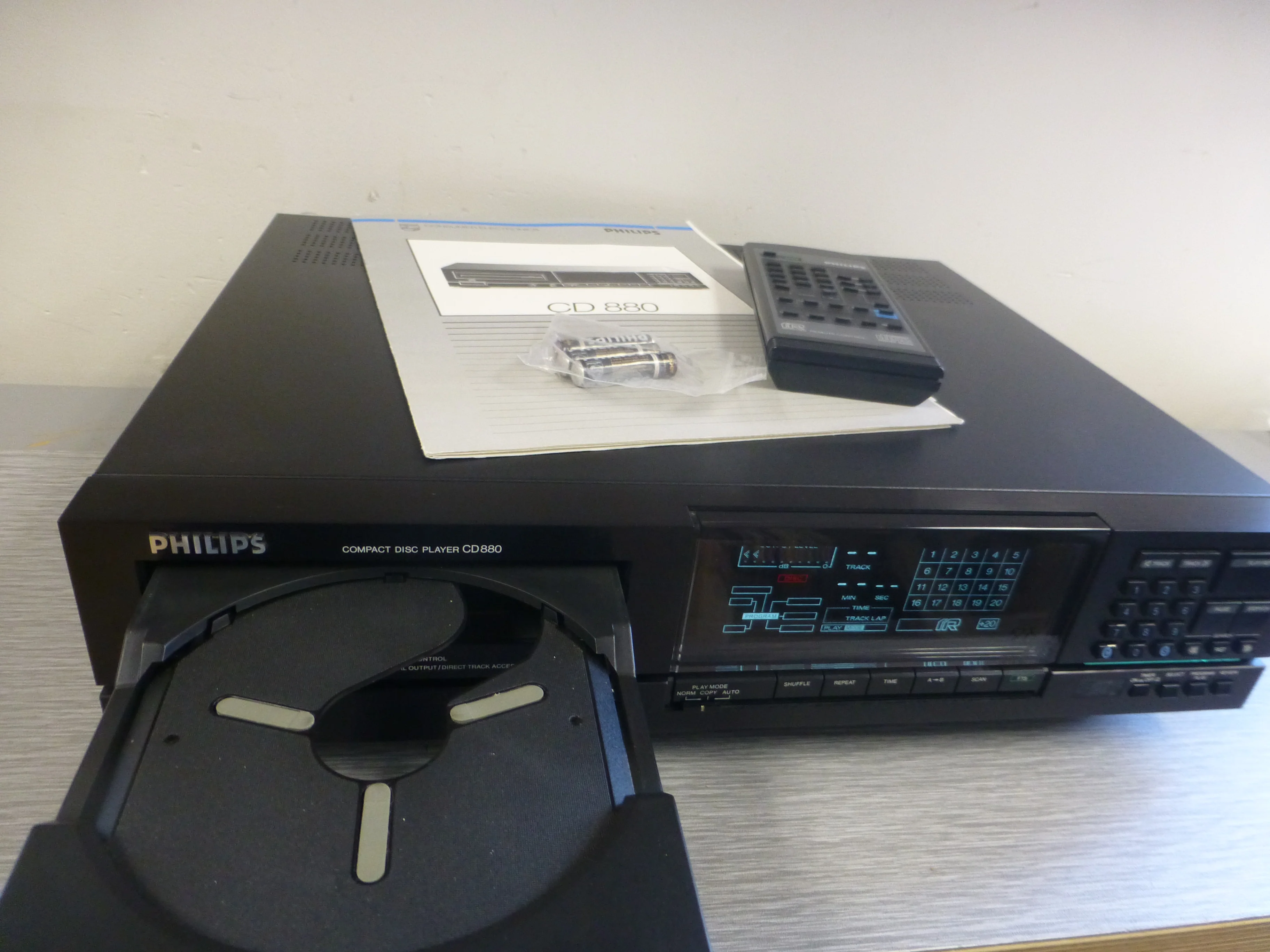 Philips CD-880 Single CD Player * Remote Control * Manual - Image 9
