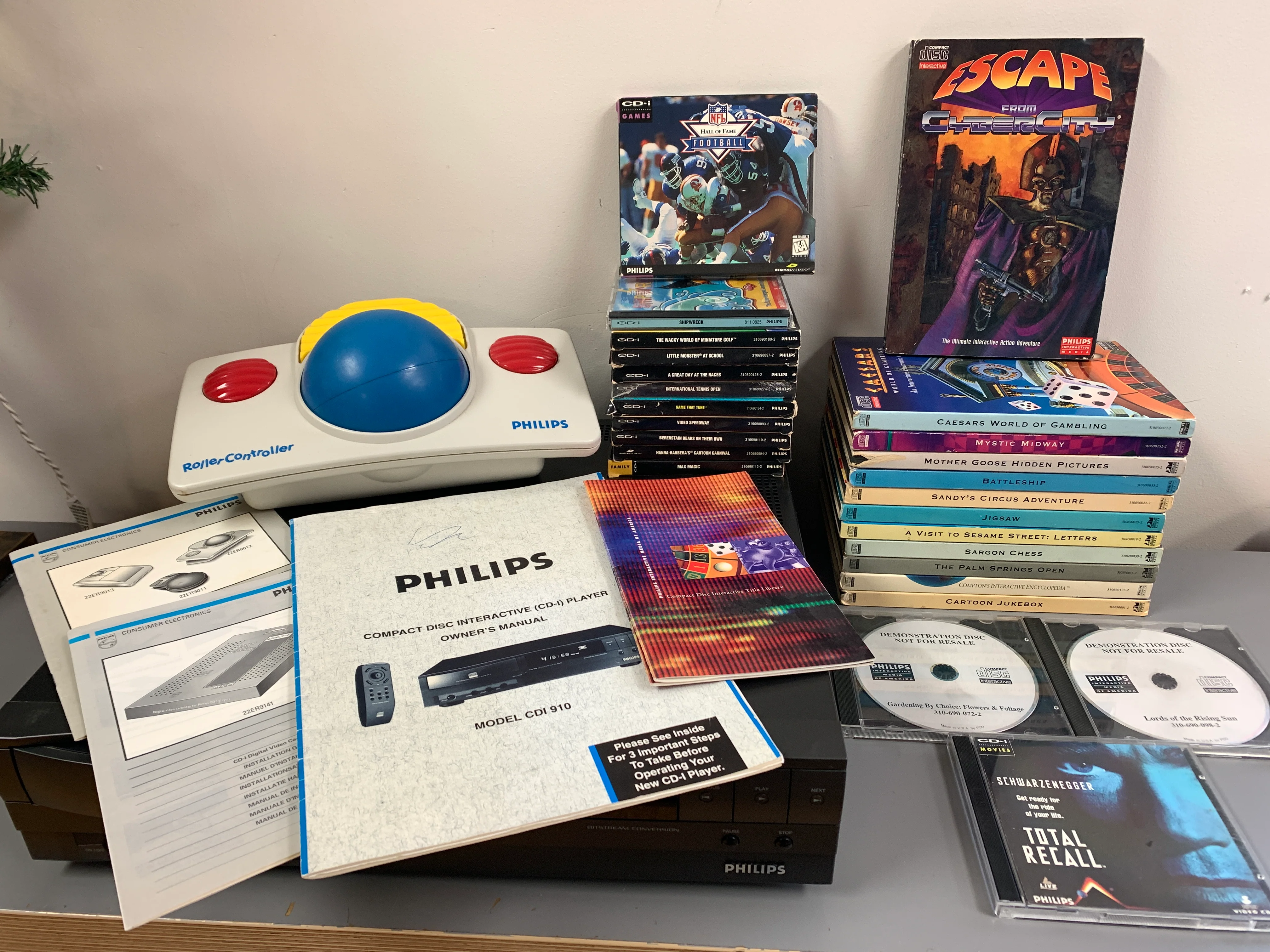 Philips CDI 910 Compact Disc Interactive Player Bundle