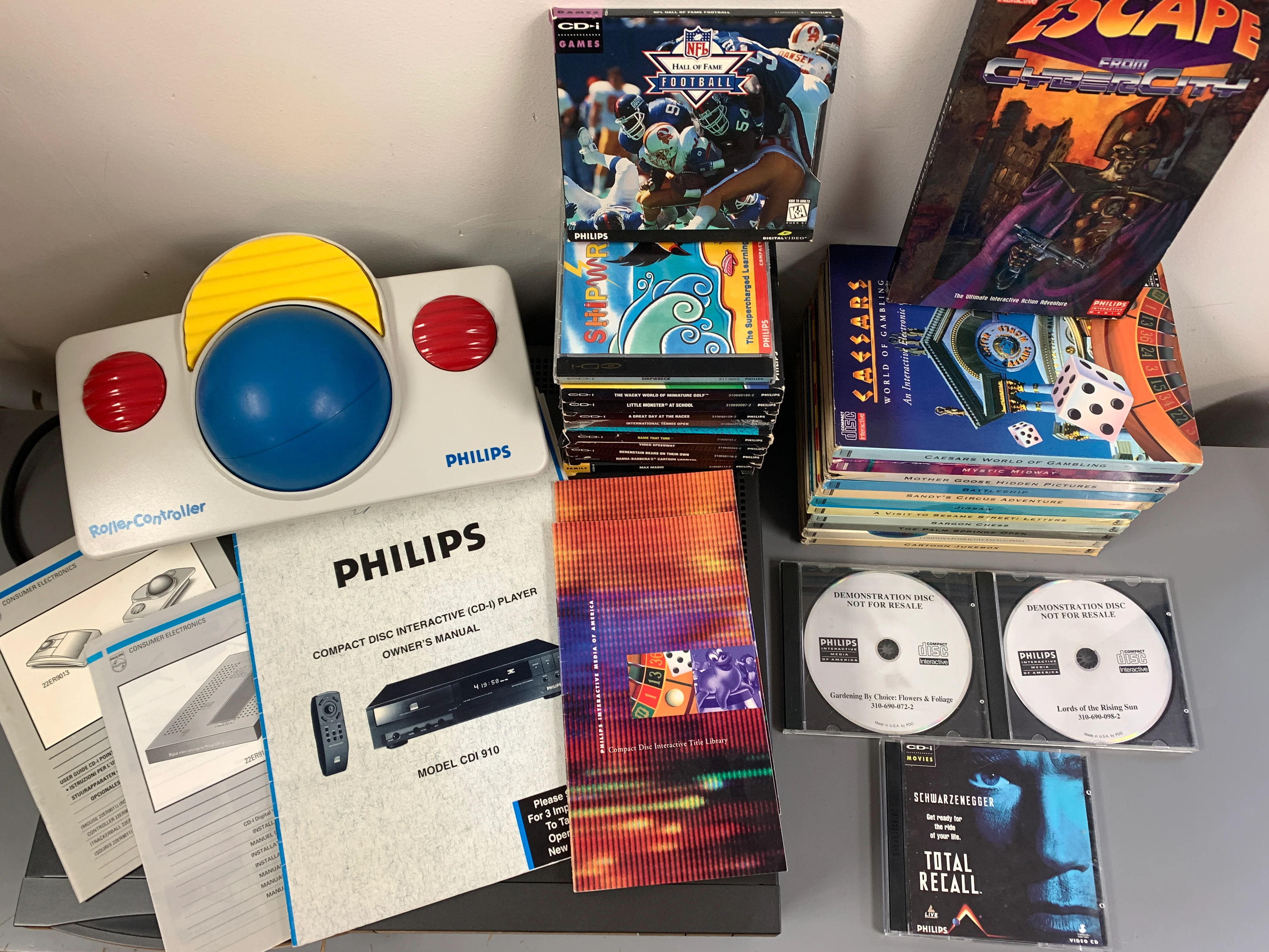 Philips CDI 910 Compact Disc Interactive Player Bundle - Image 10