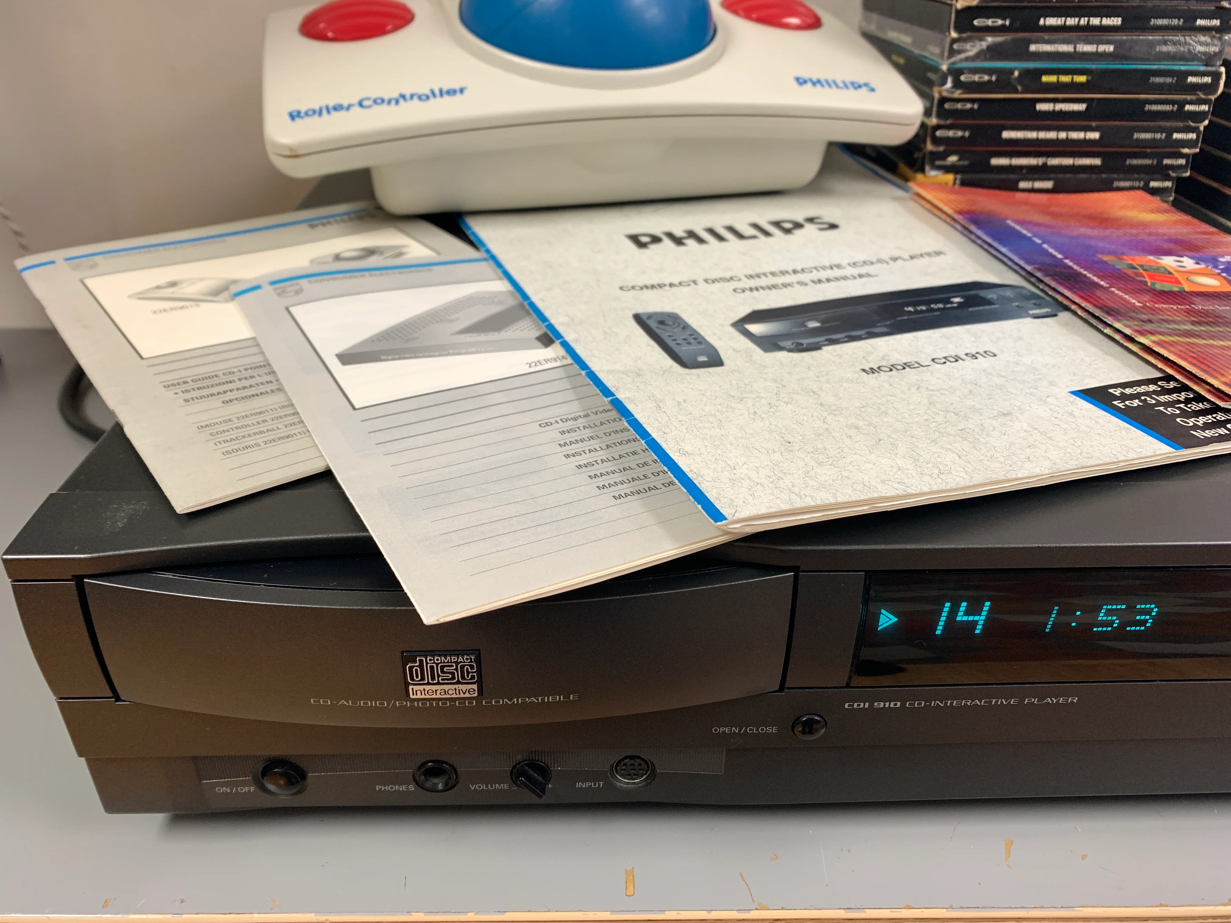 Philips CDI 910 Compact Disc Interactive Player Bundle - Image 2