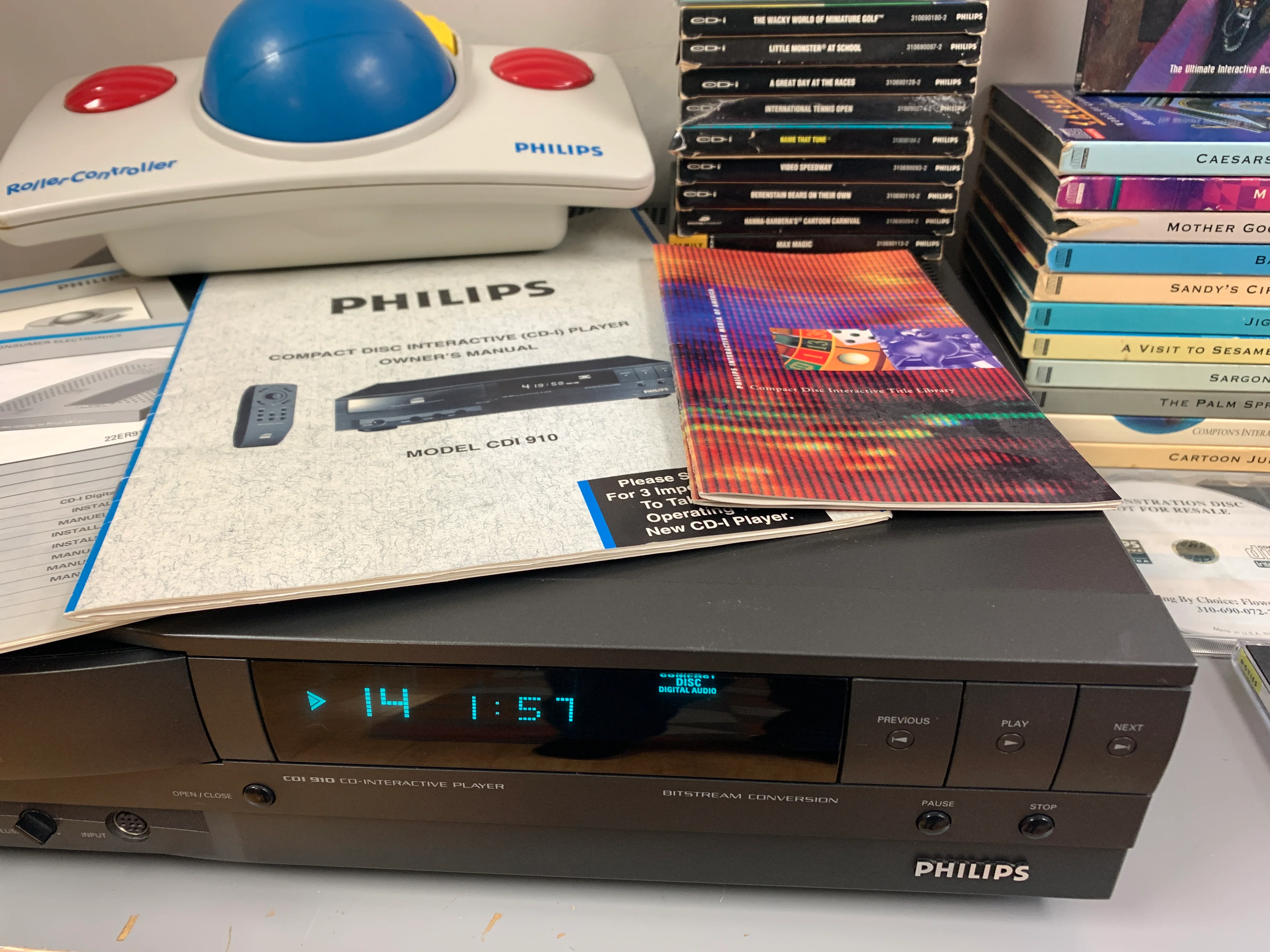 Philips CDI 910 Compact Disc Interactive Player Bundle - Image 3