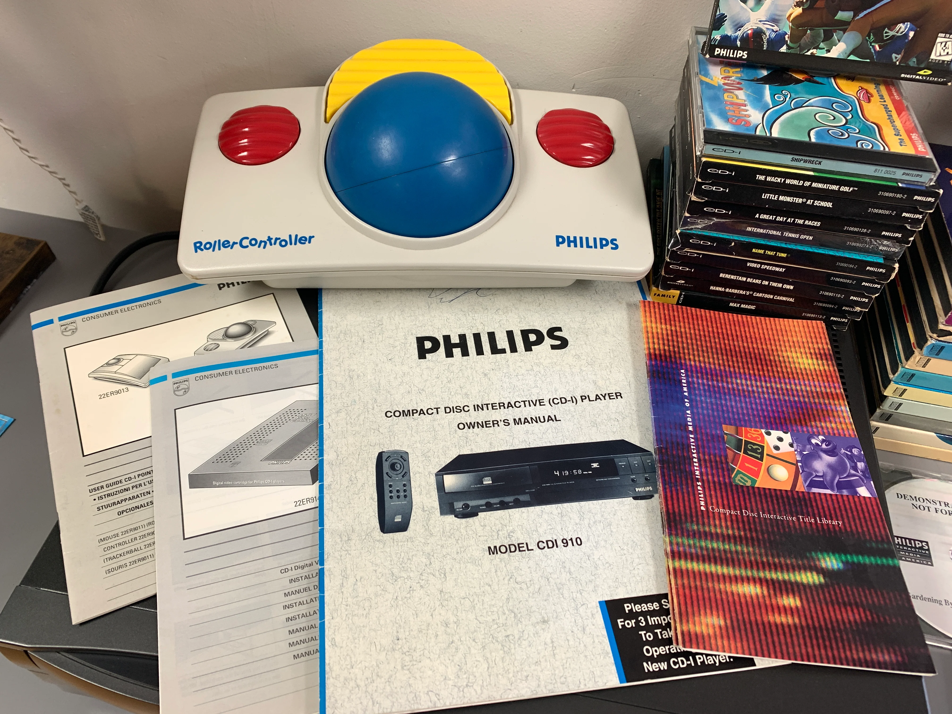 Philips CDI 910 Compact Disc Interactive Player Bundle - Image 4