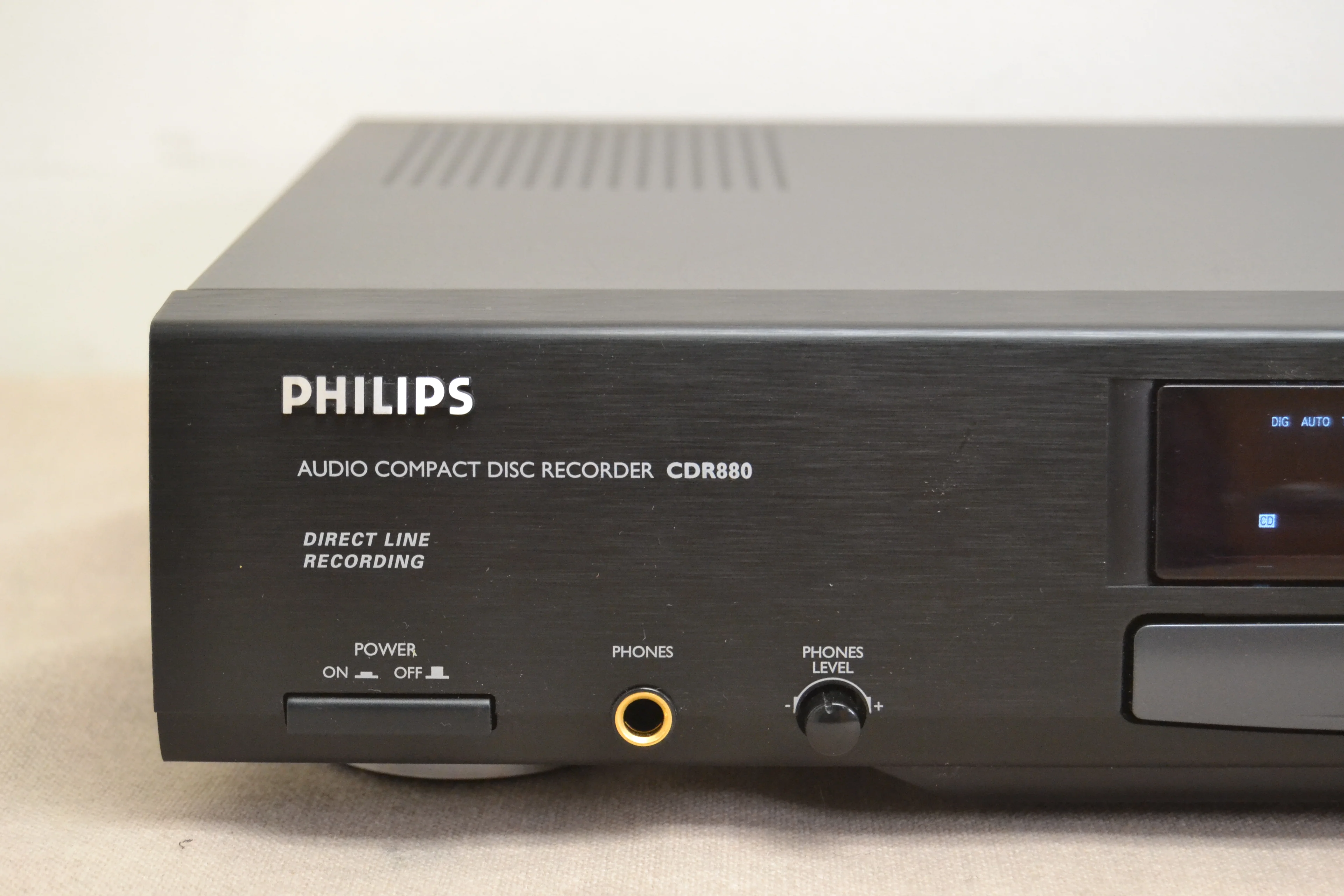 Philips CDR880 Compact Disc Recorder (1998) - Image 2