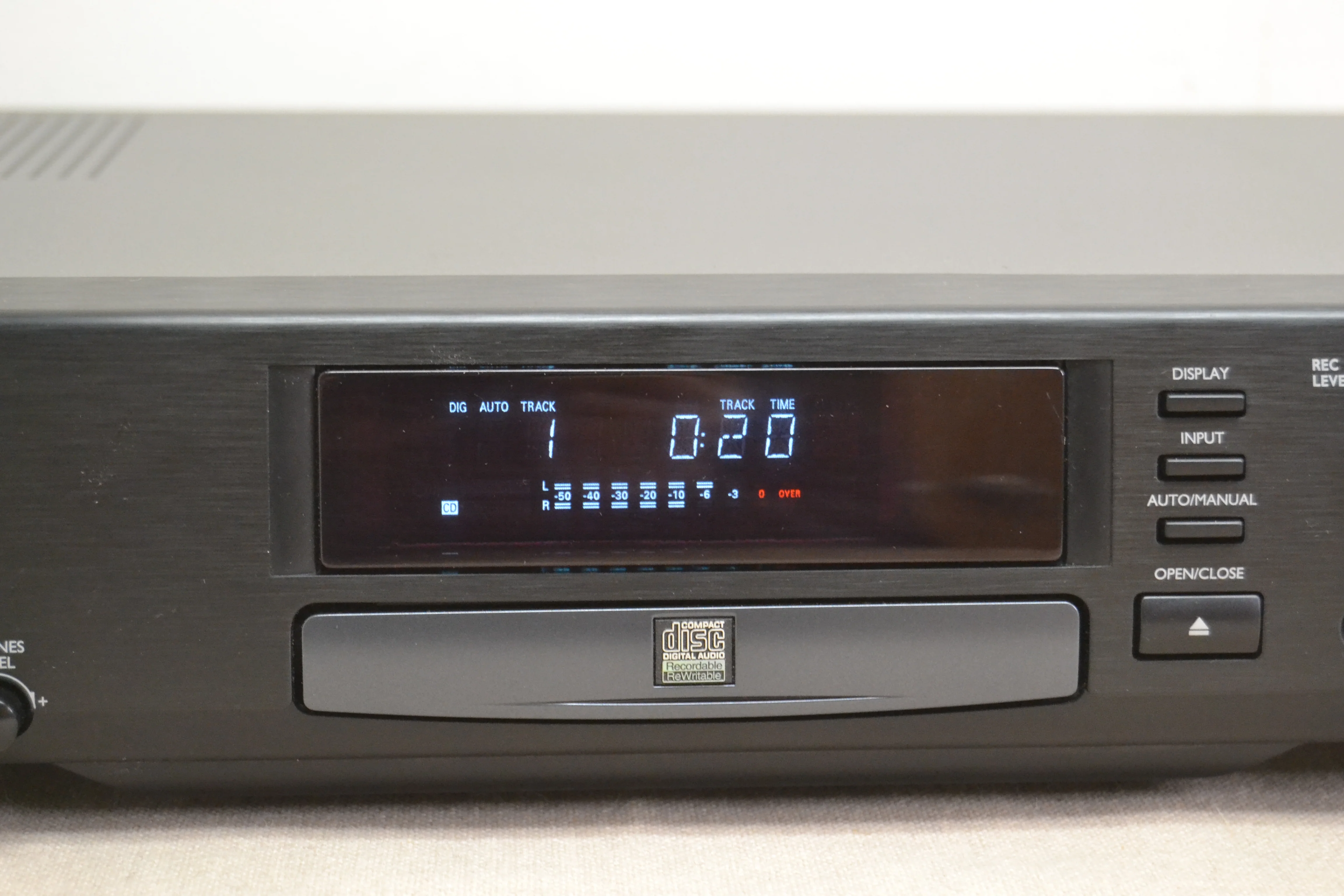 Philips CDR880 Compact Disc Recorder (1998) - Image 3