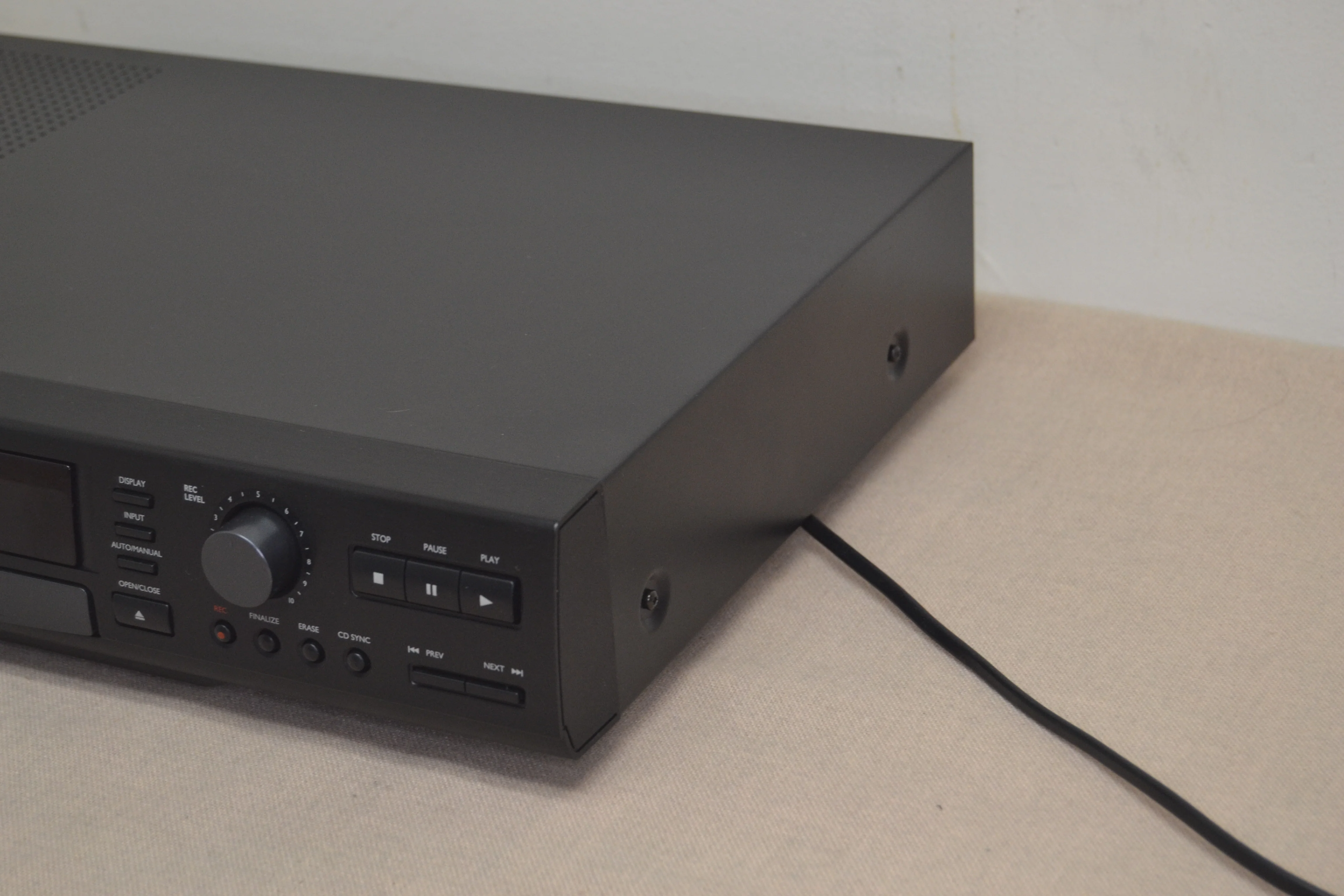 Philips CDR880 Compact Disc Recorder (1998) - Image 6