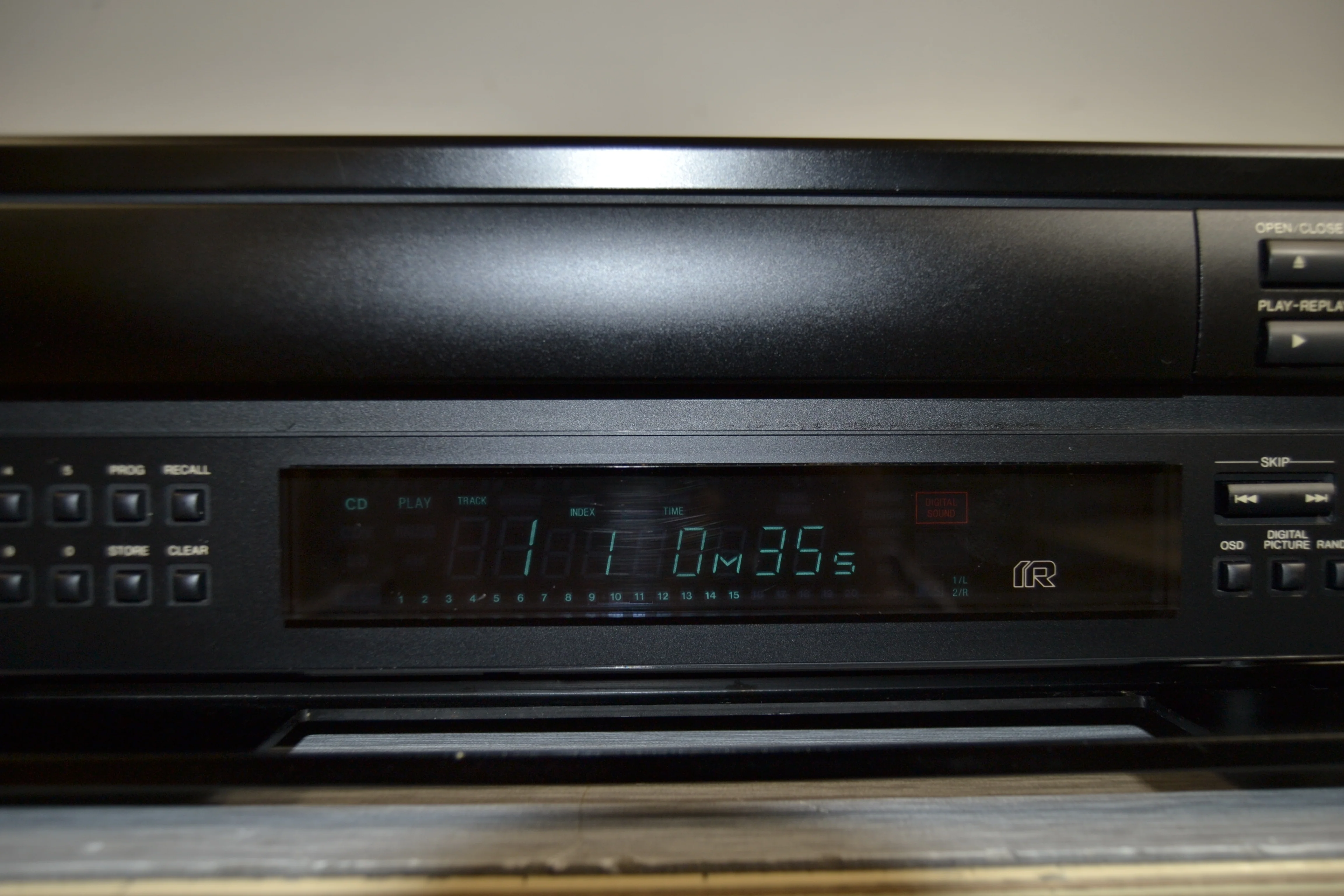 Philips CDV-488 Laserdisc / Cd Video Player - Image 3