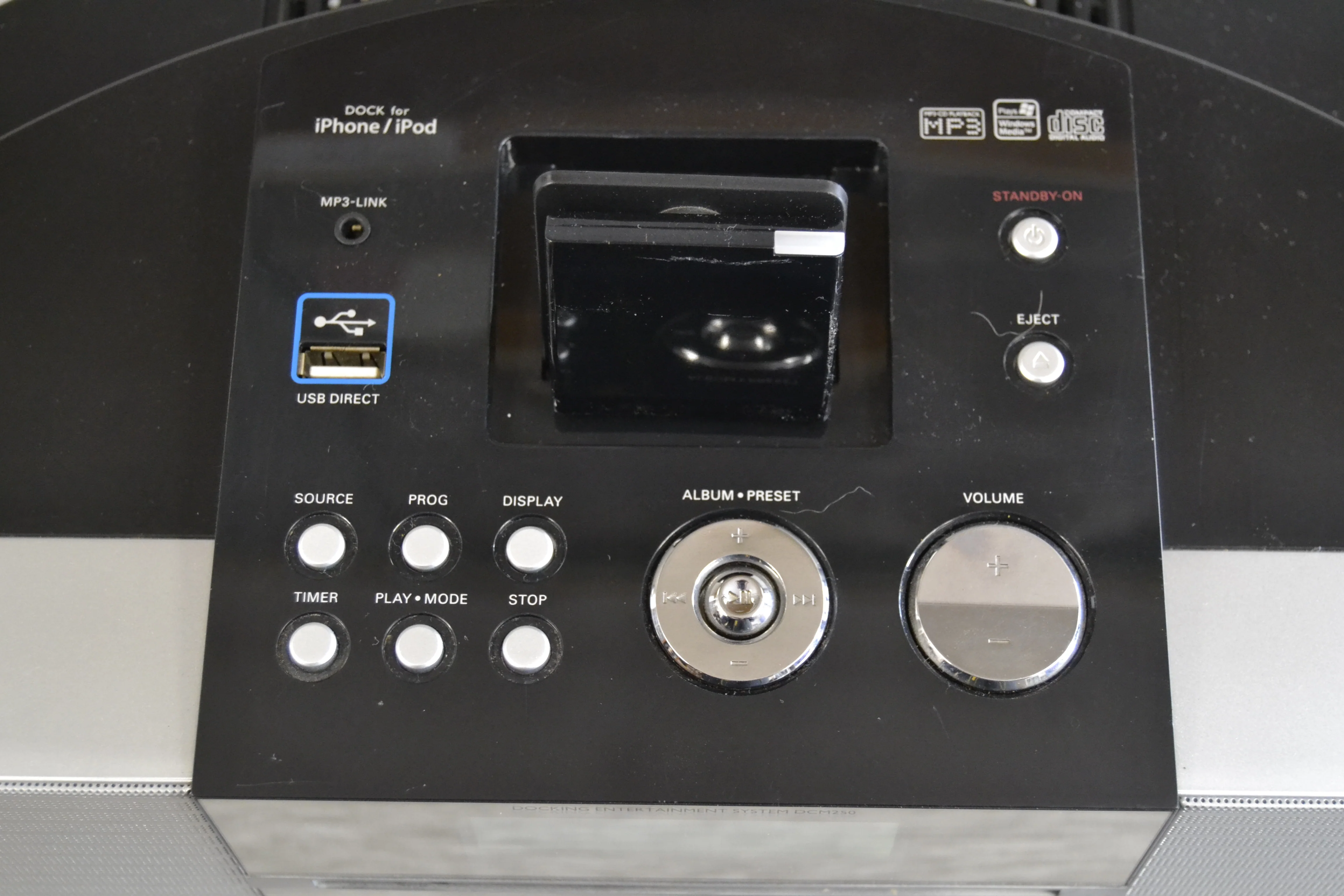 Philips dcm250/37 - Portable Radio-CD-iPod with Bluetooth Adapter for Wireless Music - Image 3