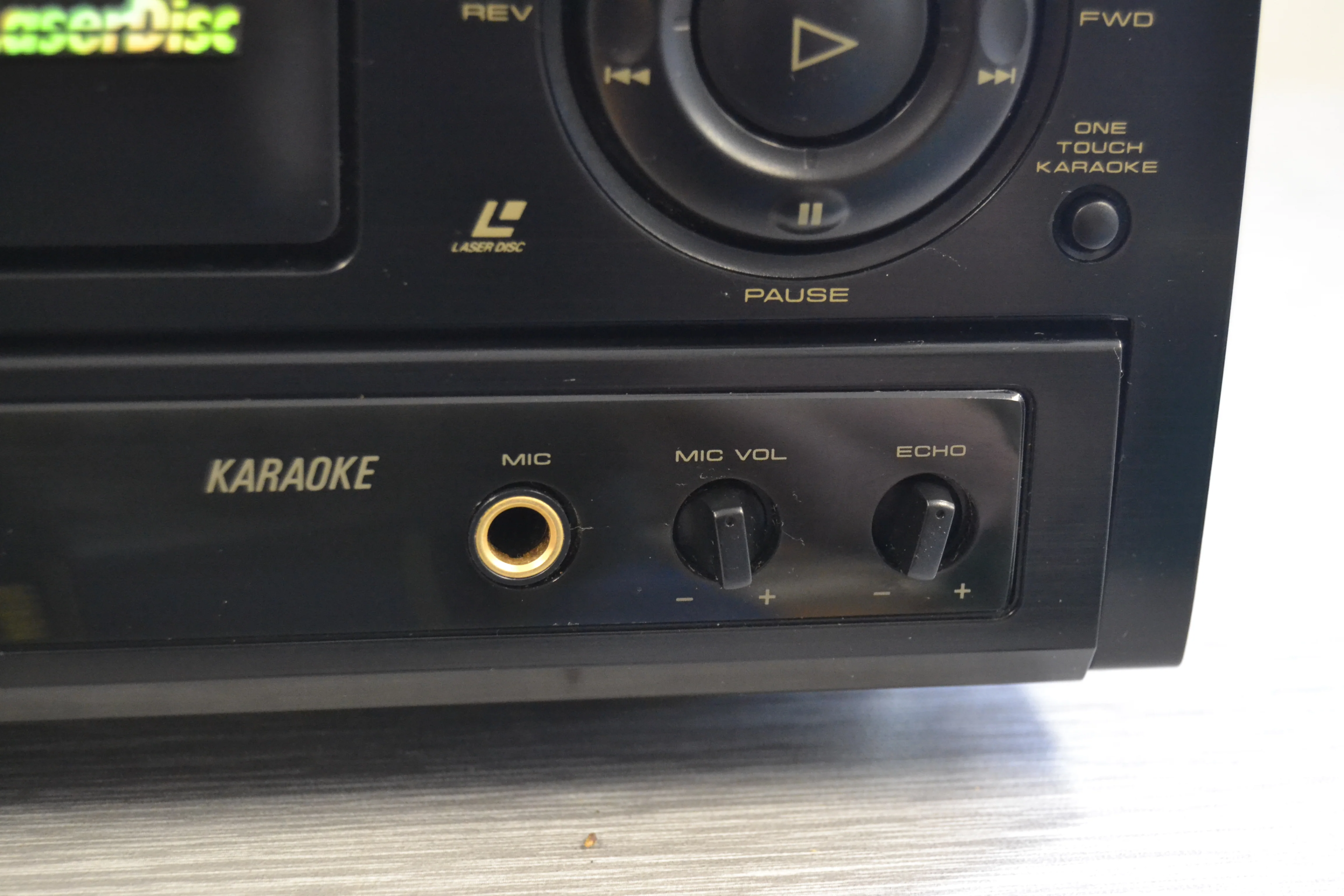 Pioneer CLD-D504 Laserdisc Player - Image 10