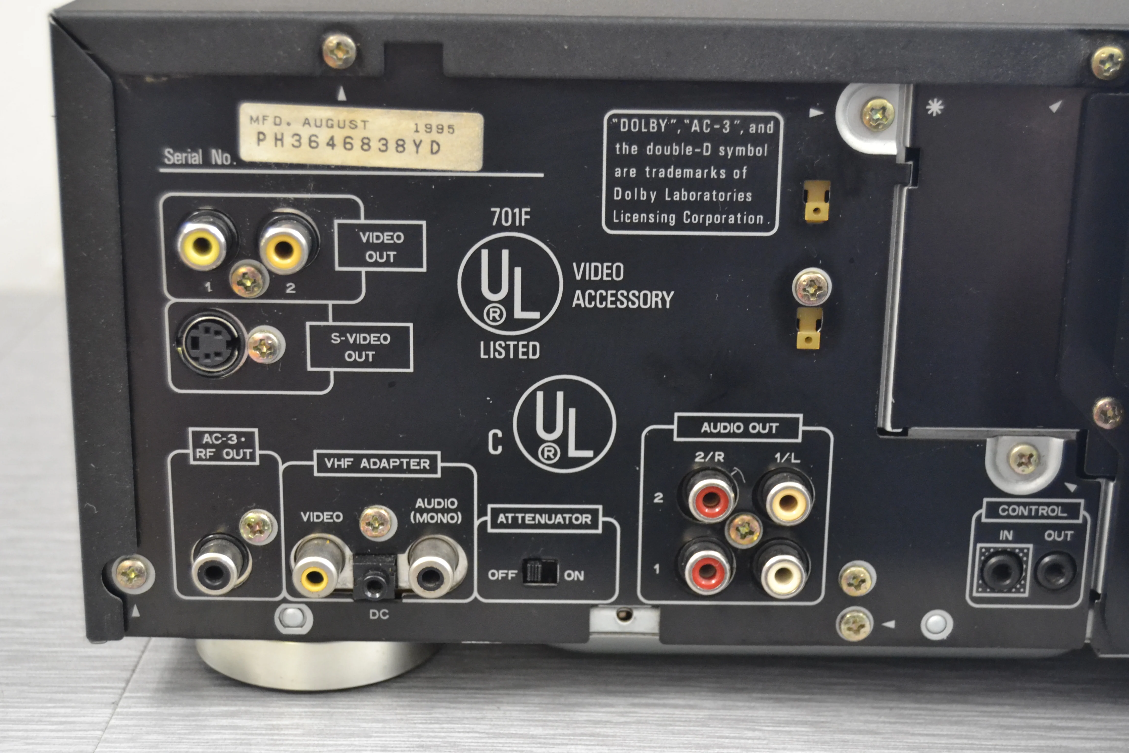 Pioneer CLD-D504 Laserdisc Player - Image 17