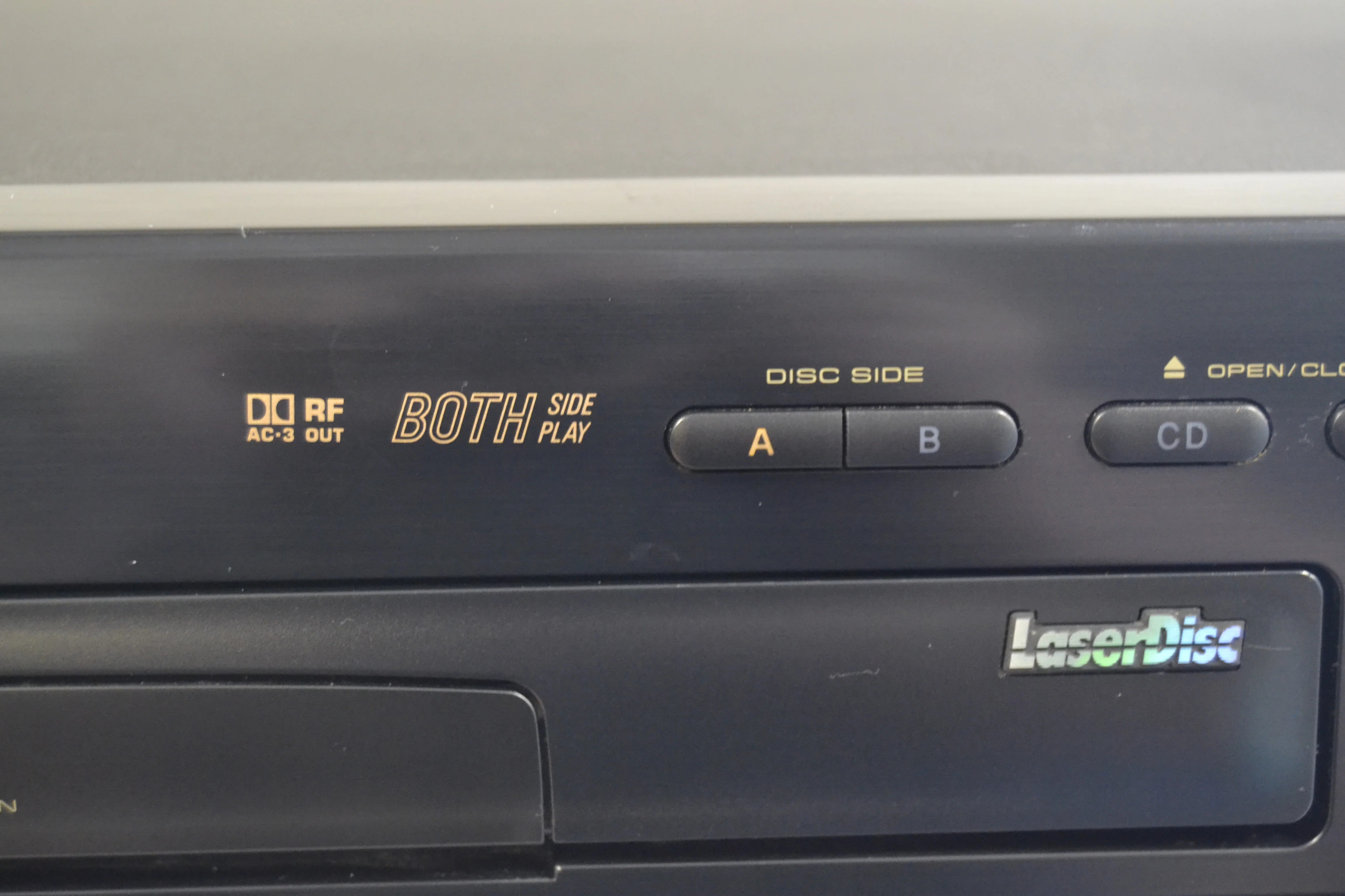 Pioneer CLD-D504 Laserdisc Player - Image 7