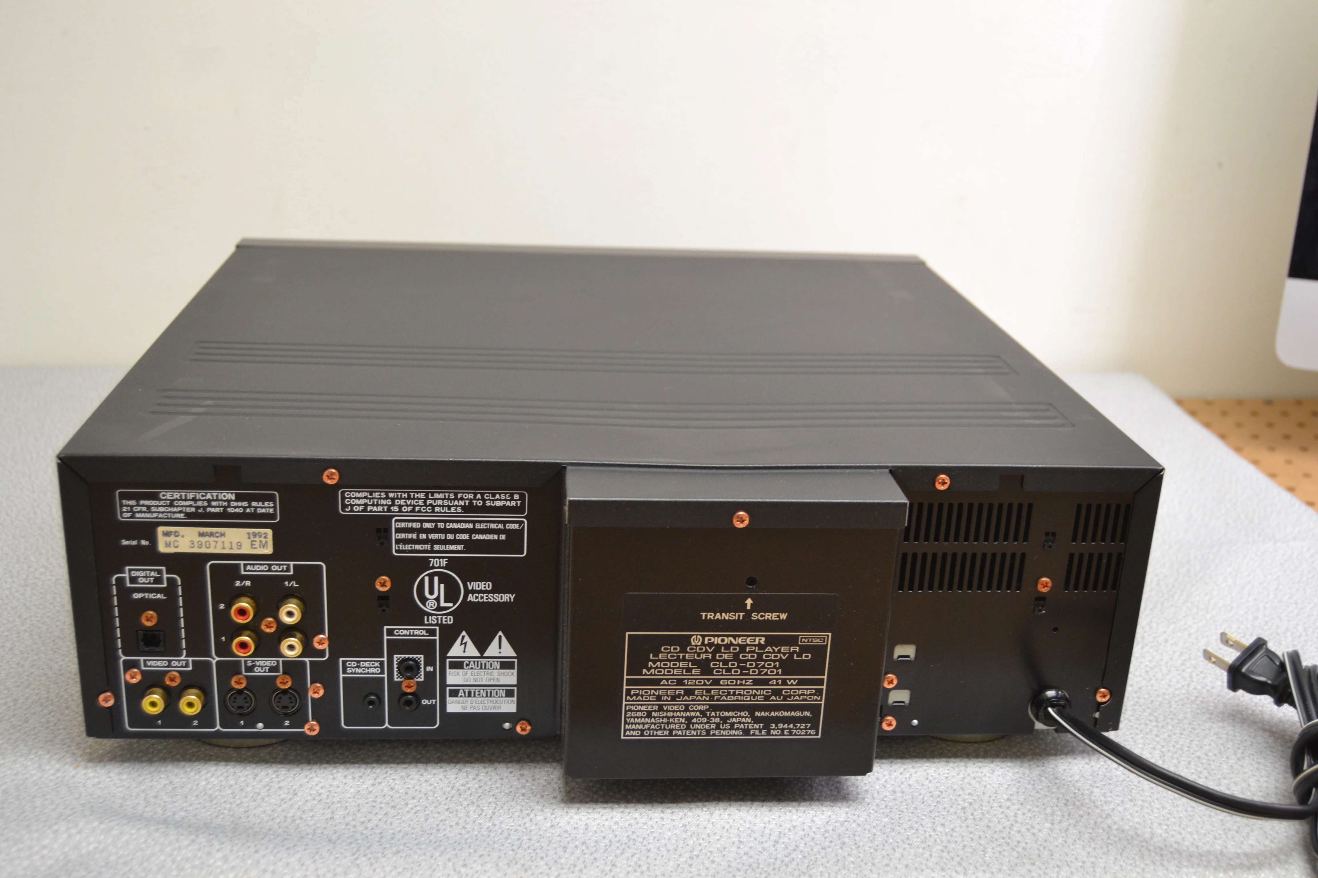 Pioneer CLD-D701 Laserdisc Player - Image 10