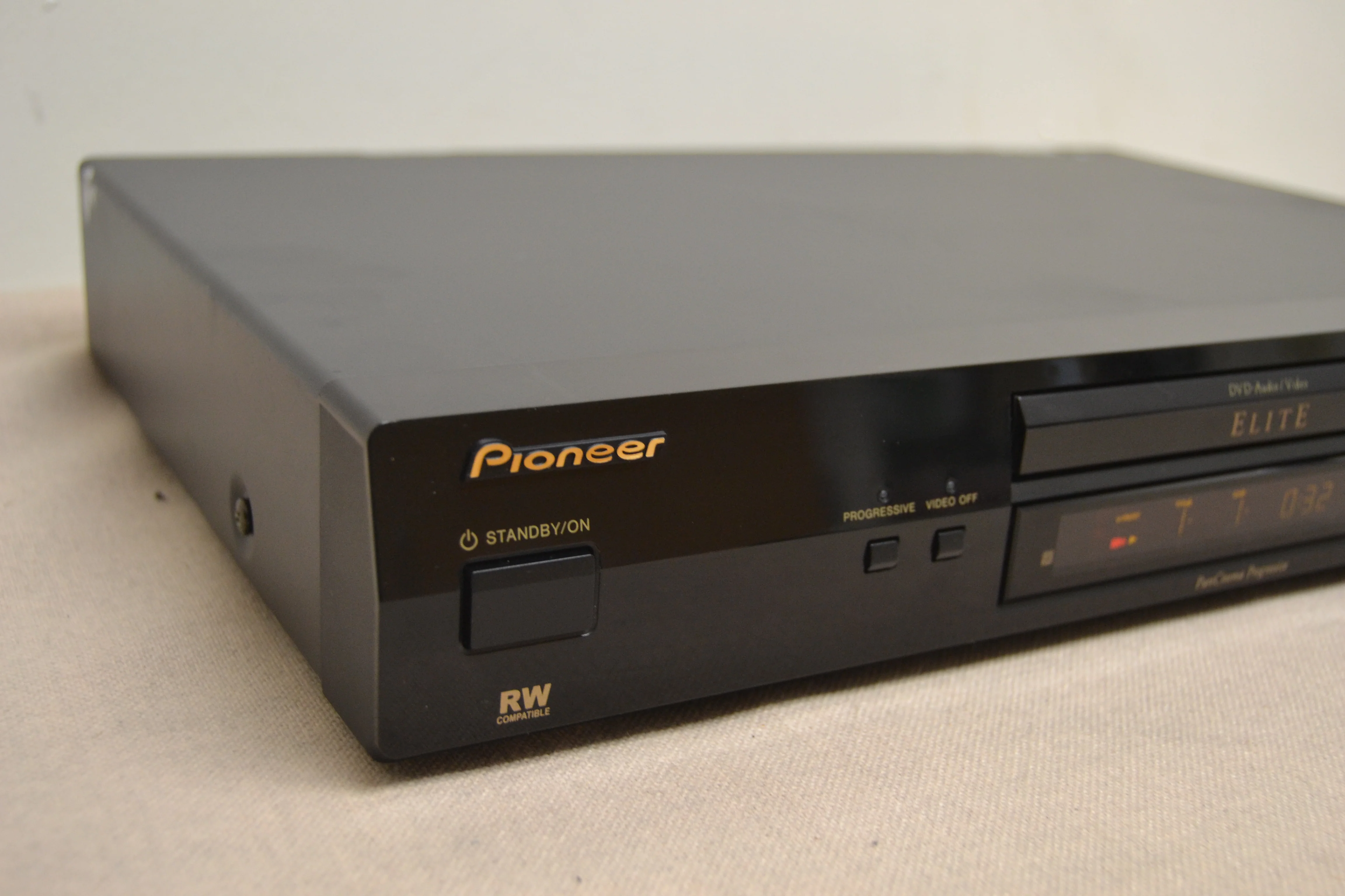 Pioneer ELITE DV-45A * CD/SACD/DVD Player * Remote Control - Image 6