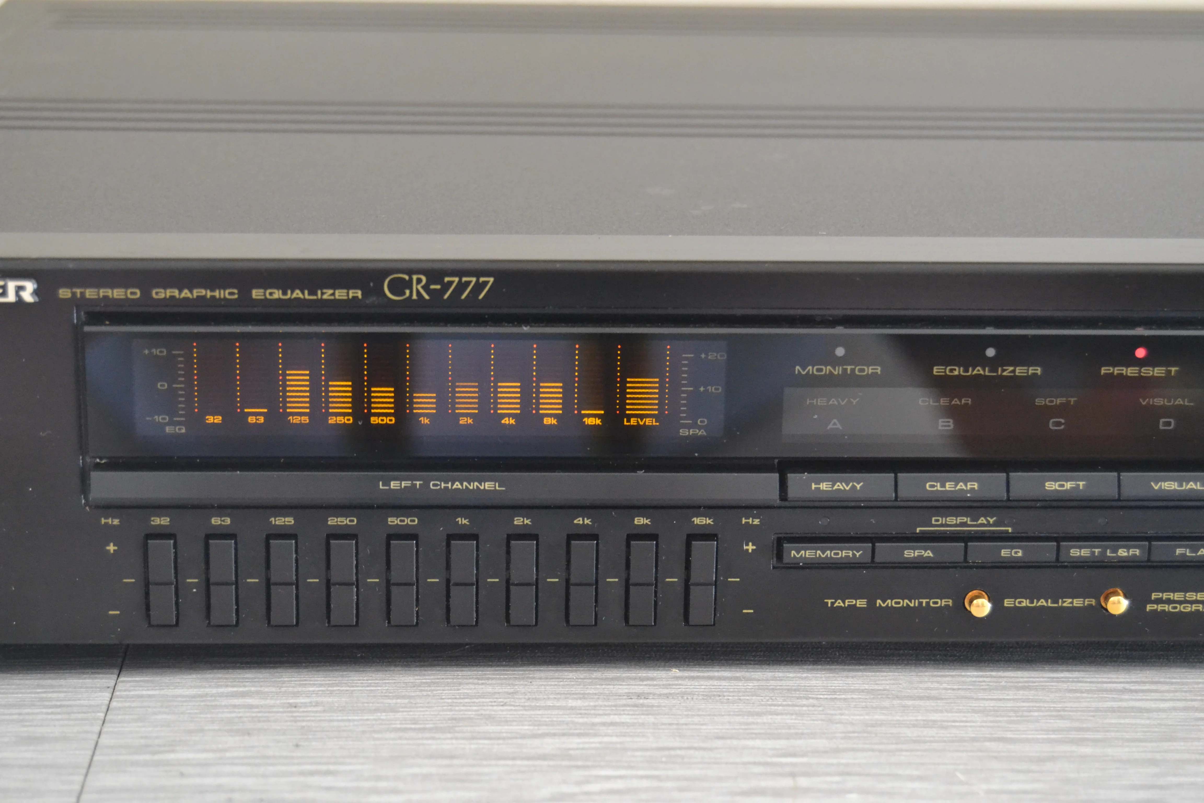 Pioneer GR-777 Graphic Equalizer - Image 3