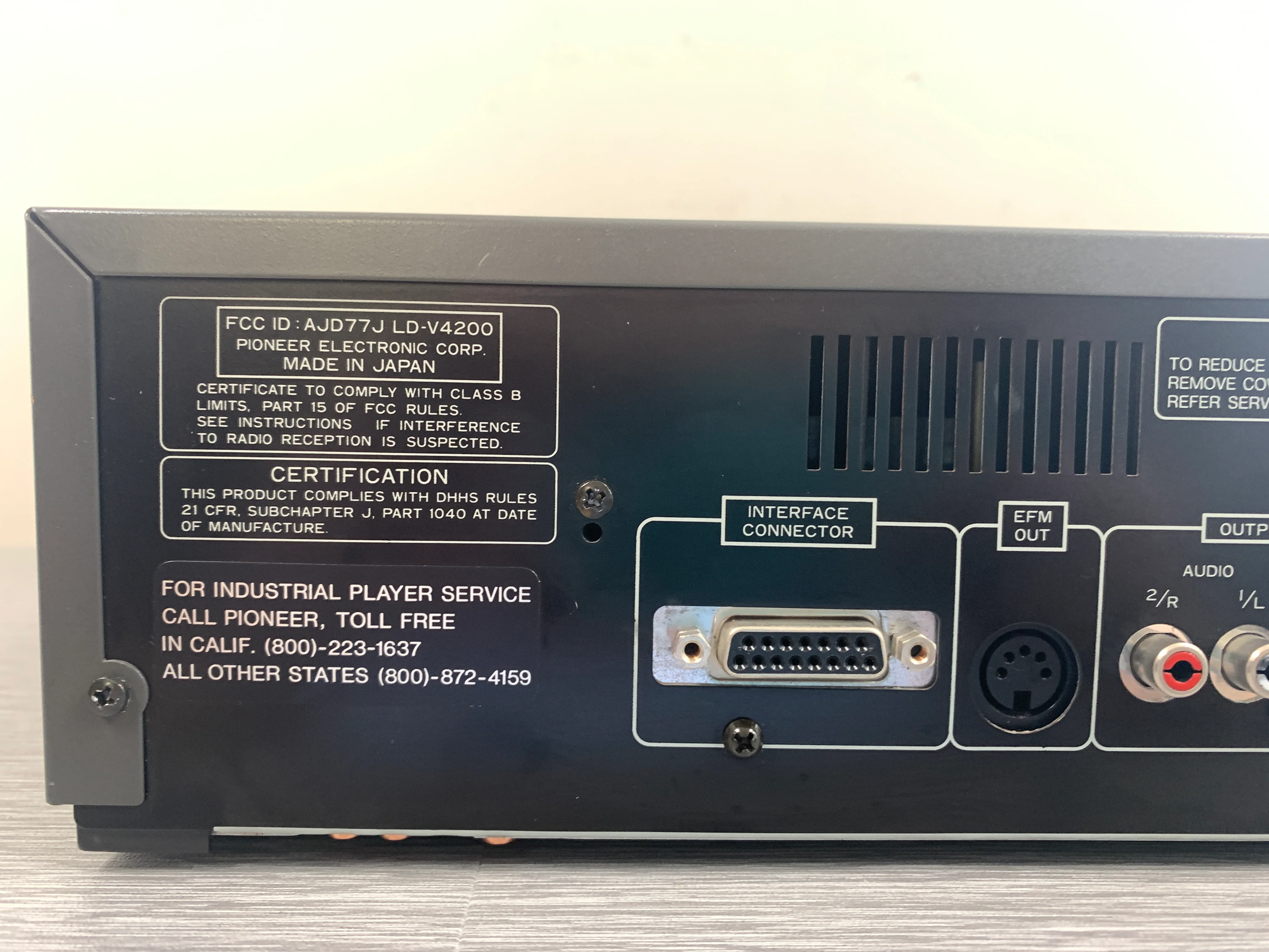 Pioneer LD-V 4200 Laserdisc Player - Image 9