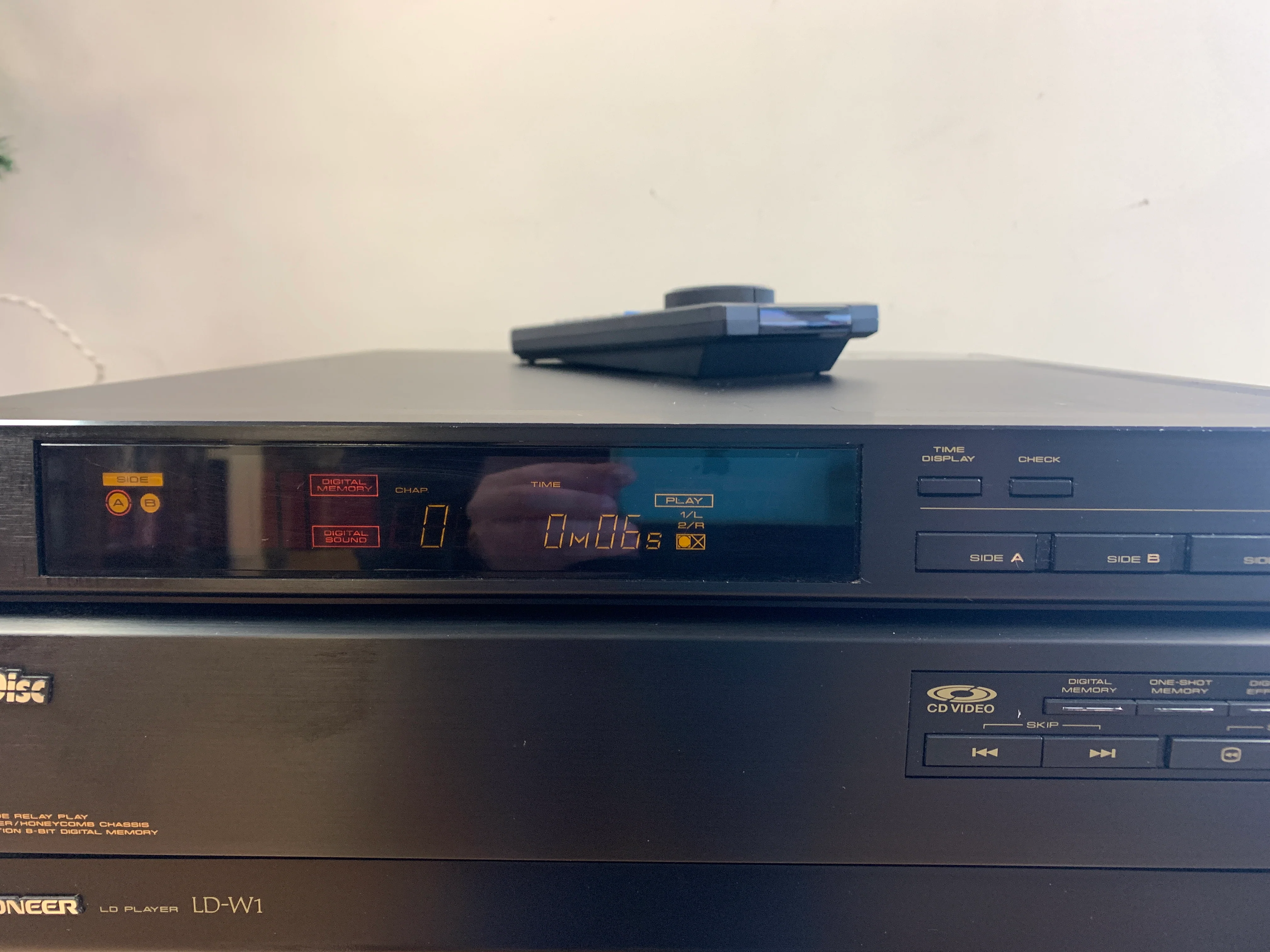 Pioneer LD-W1 Laserdisc Player * remote - Image 3
