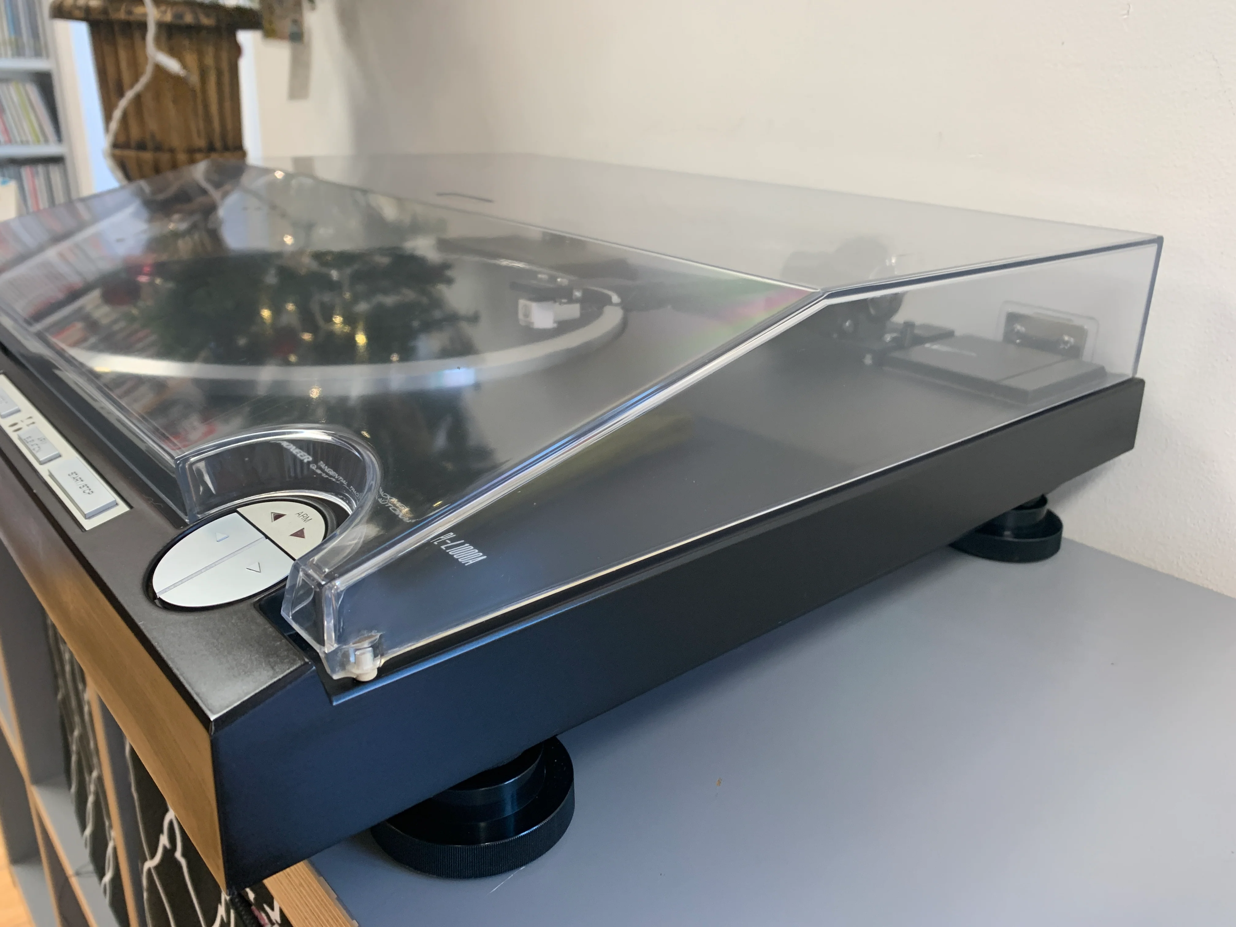Pioneer PL-L1000A Turntable - Image 4