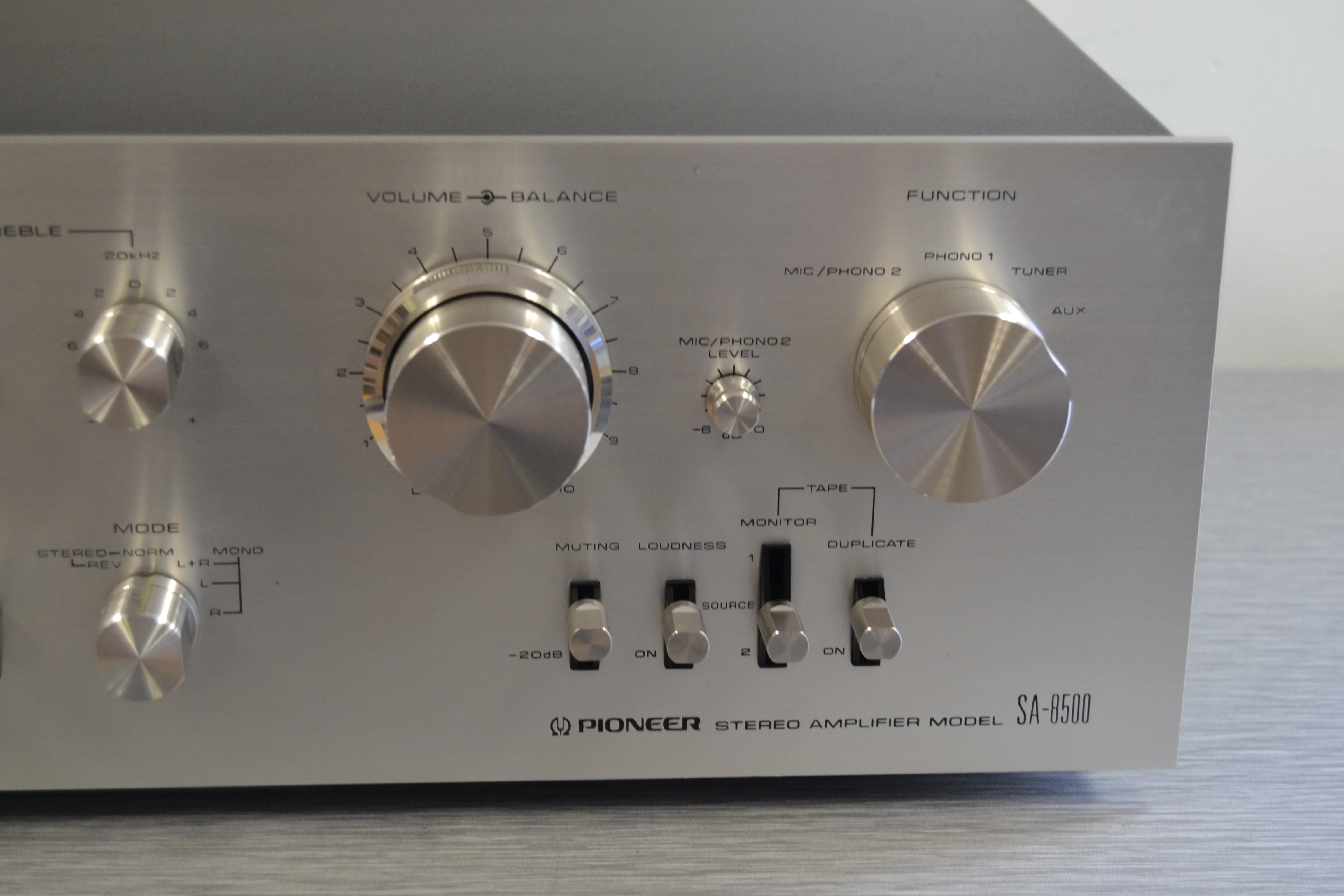 Pioneer SA-8500 Integrated Amplifier - Image 4