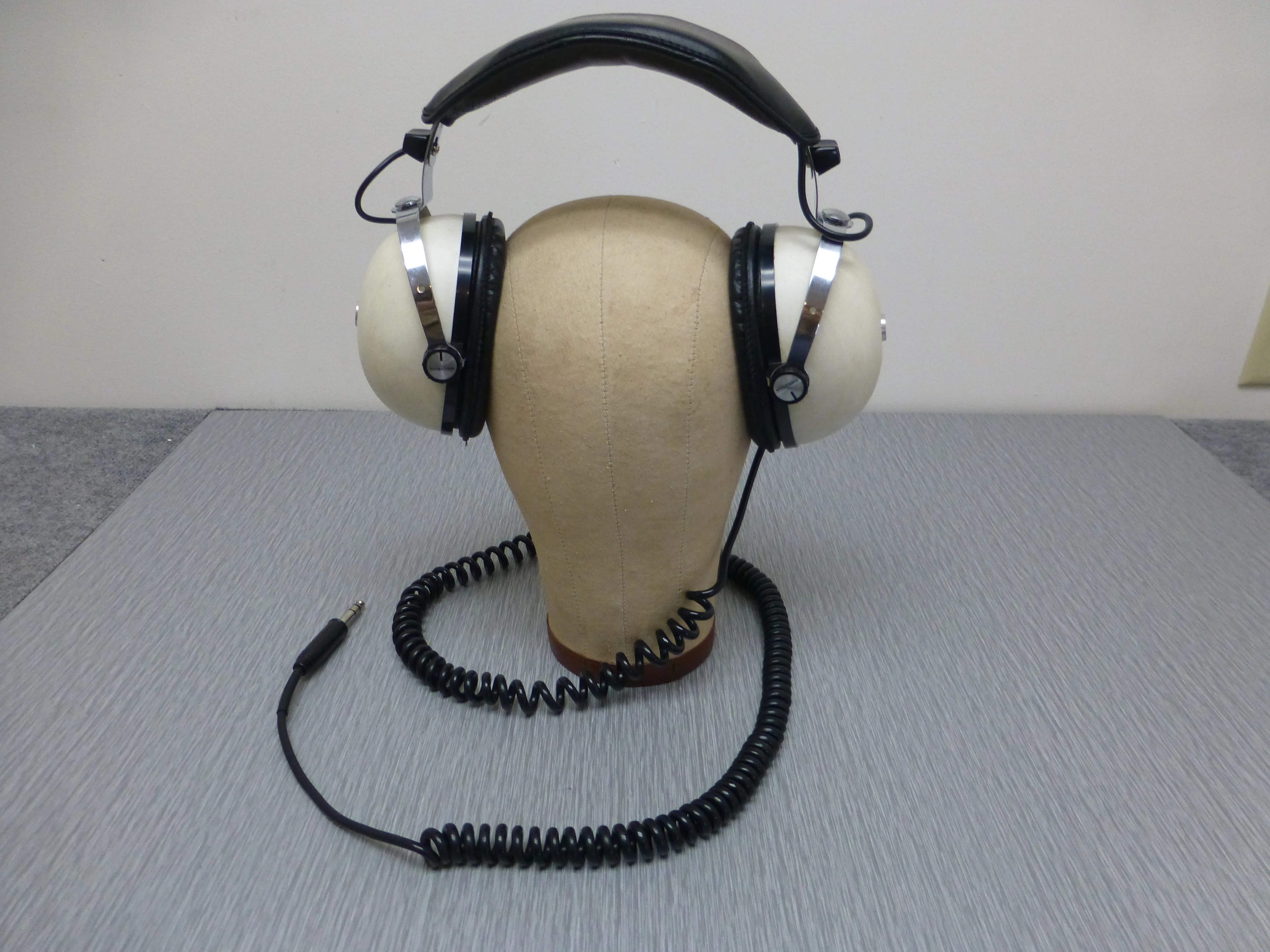 Pioneer SE-50 Stereo Headphones - Image 4