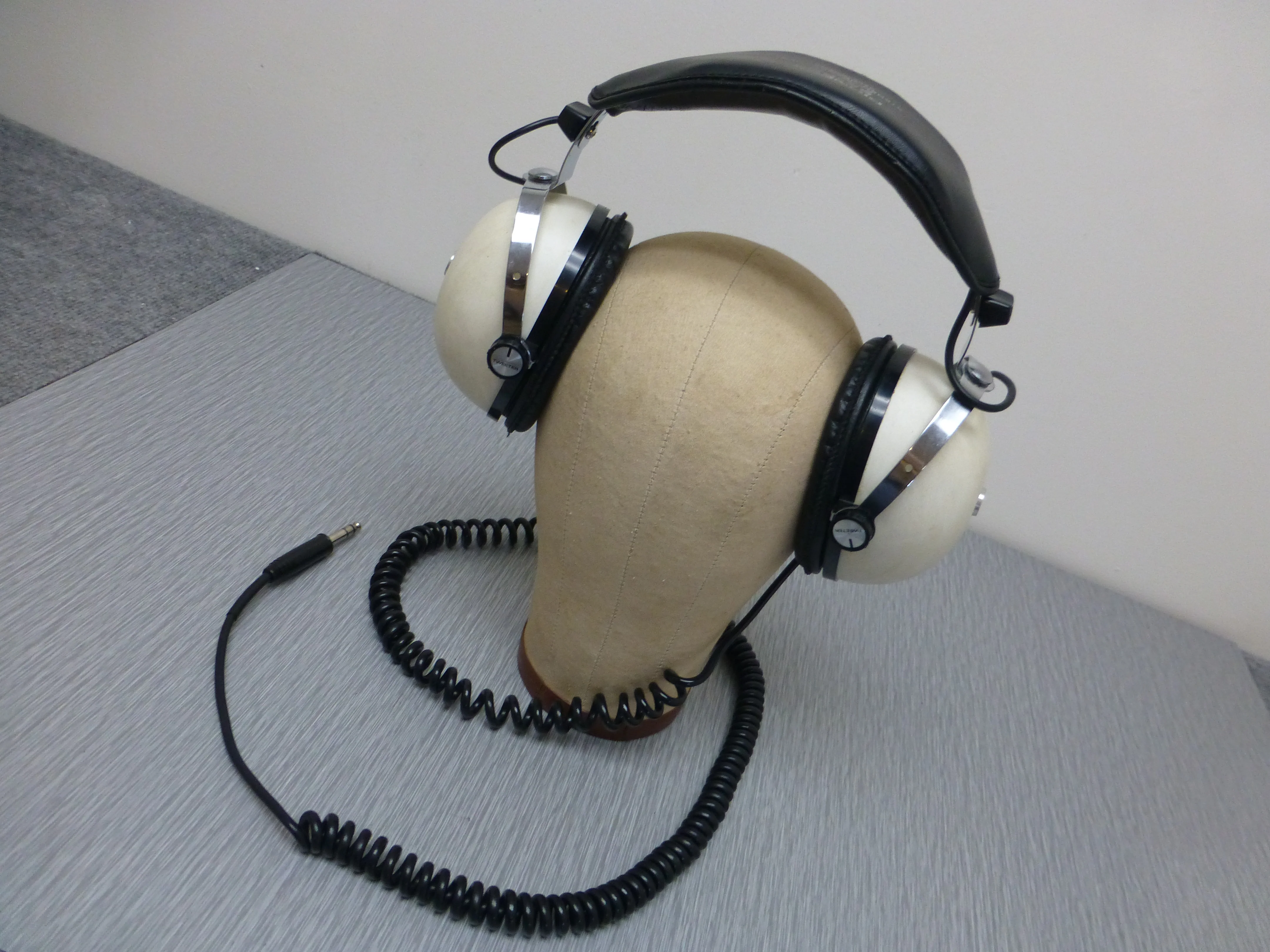 Pioneer SE-50 Stereo Headphones - Image 7
