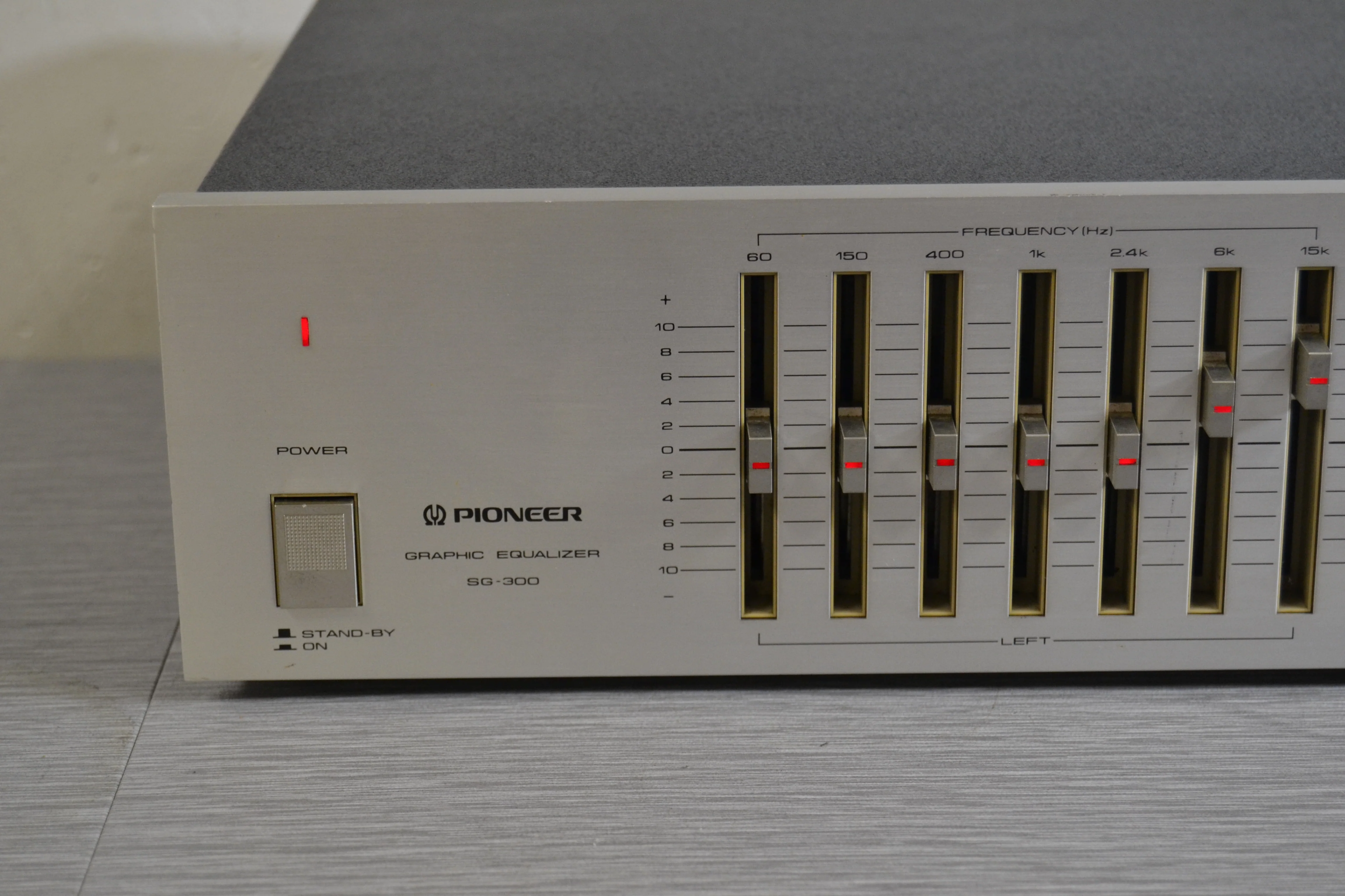 Pioneer SG-300 Graphic Equalizer - Image 2